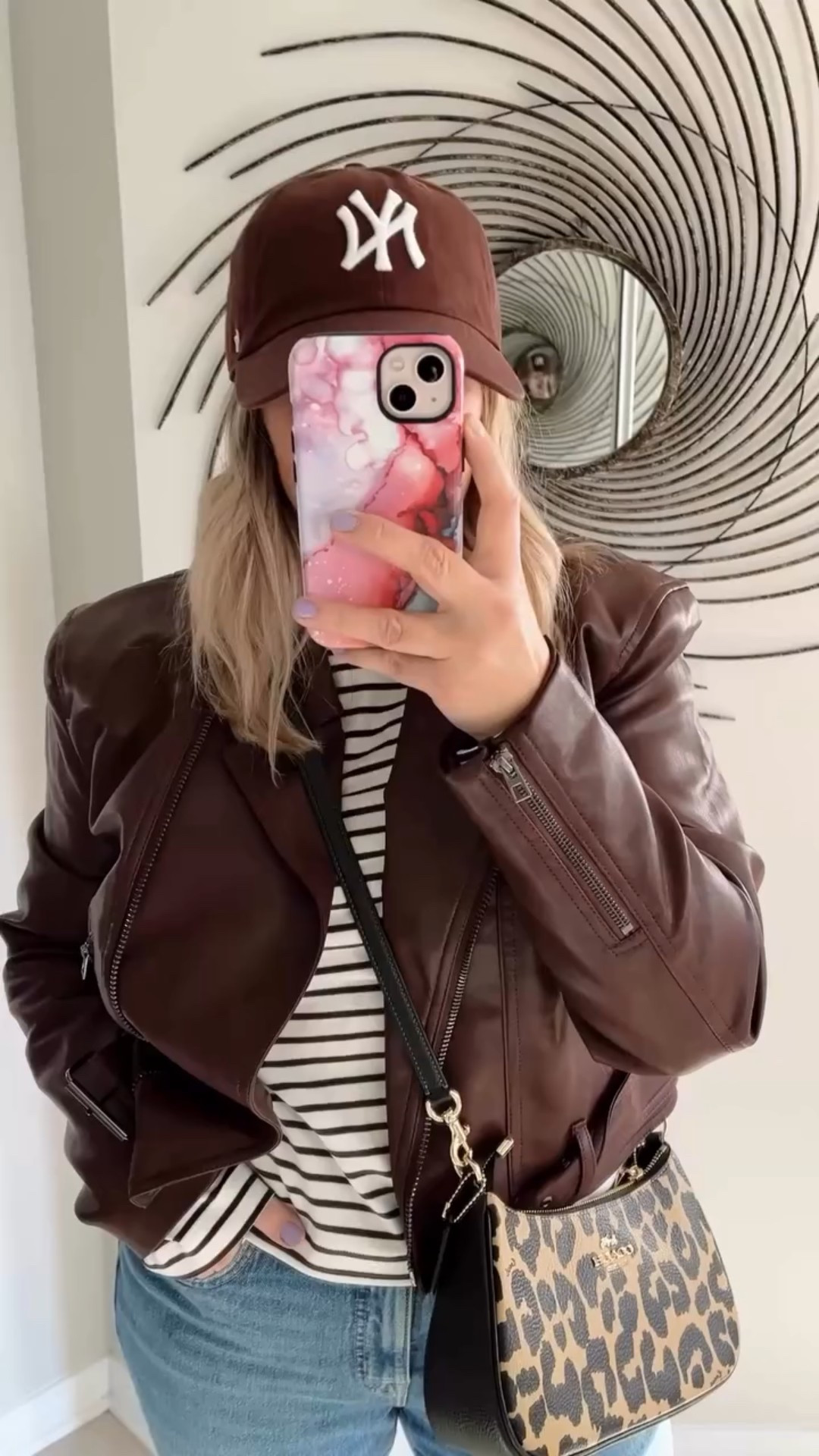 This whole outfit is on sale! ✌🏻🤎🐻

Comment ‘LINKS’ below and I’ll send you the details straight to your DM’s! 🫶🏻

#ootd #outfitoftoday #outfitinspo #outfitideas #weekendwear #casualoutfit #blackfriday #cybermonday #dynamitestyle