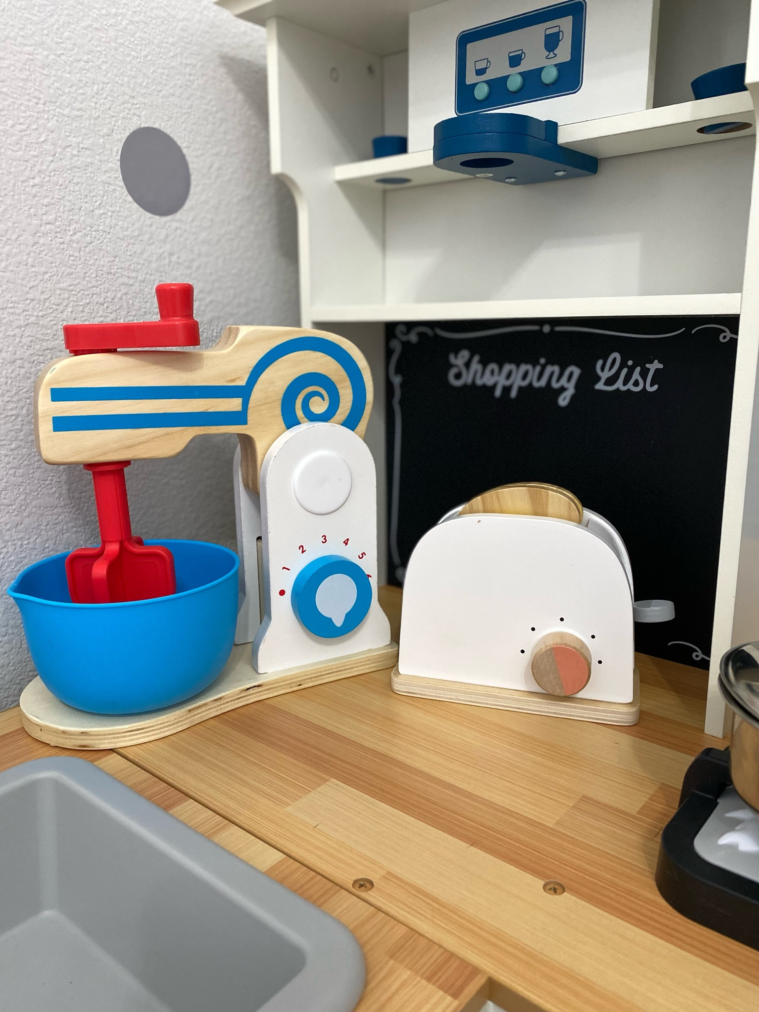 Play kitchen accessories 

#competition #playkitchen #playroom #playroominspo 

#LTKhome #LTKkids #LTKFind