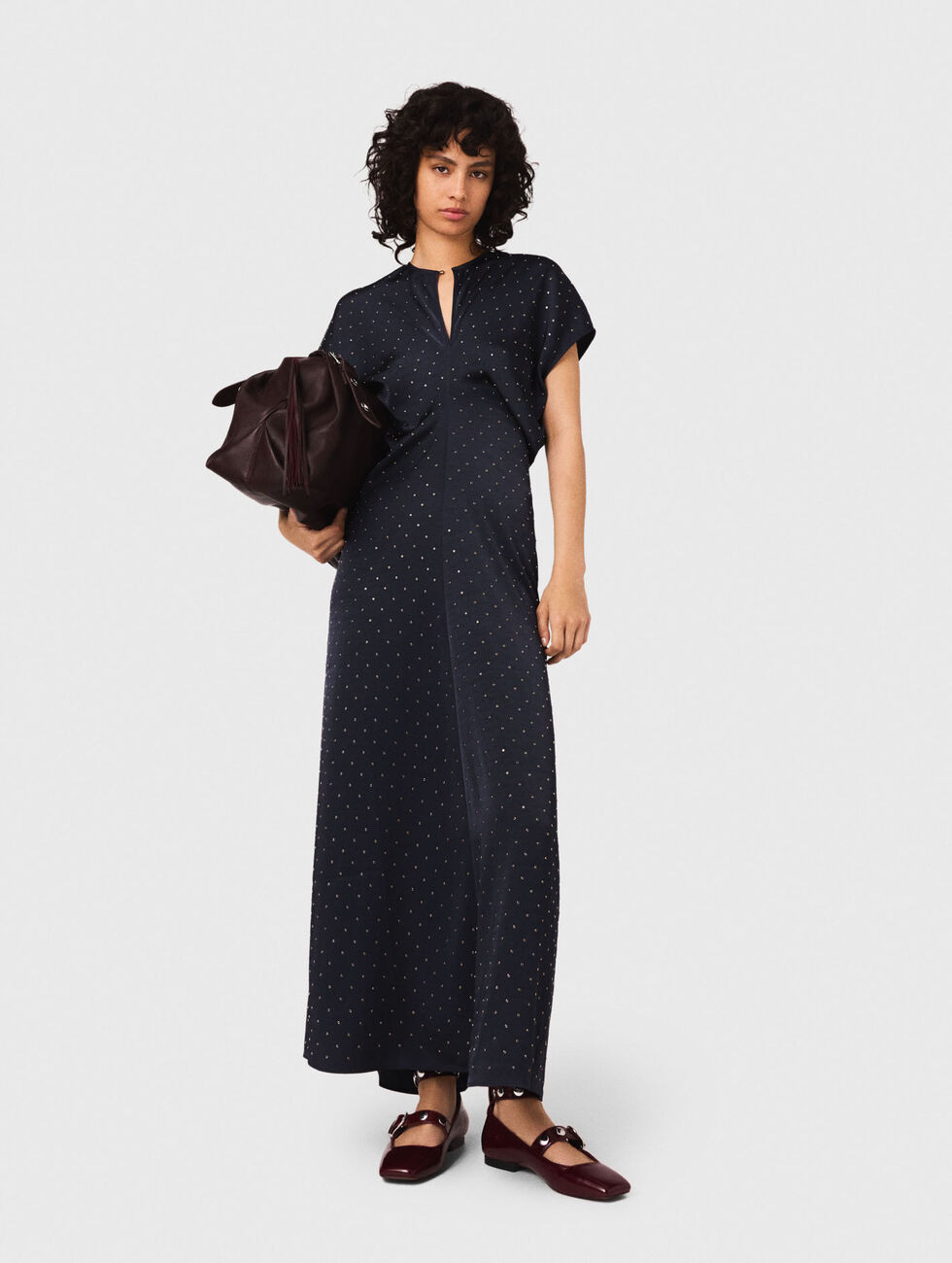 Maxikleid aus Satin mit Nieten Blau für Damen | Maje | Maje EU