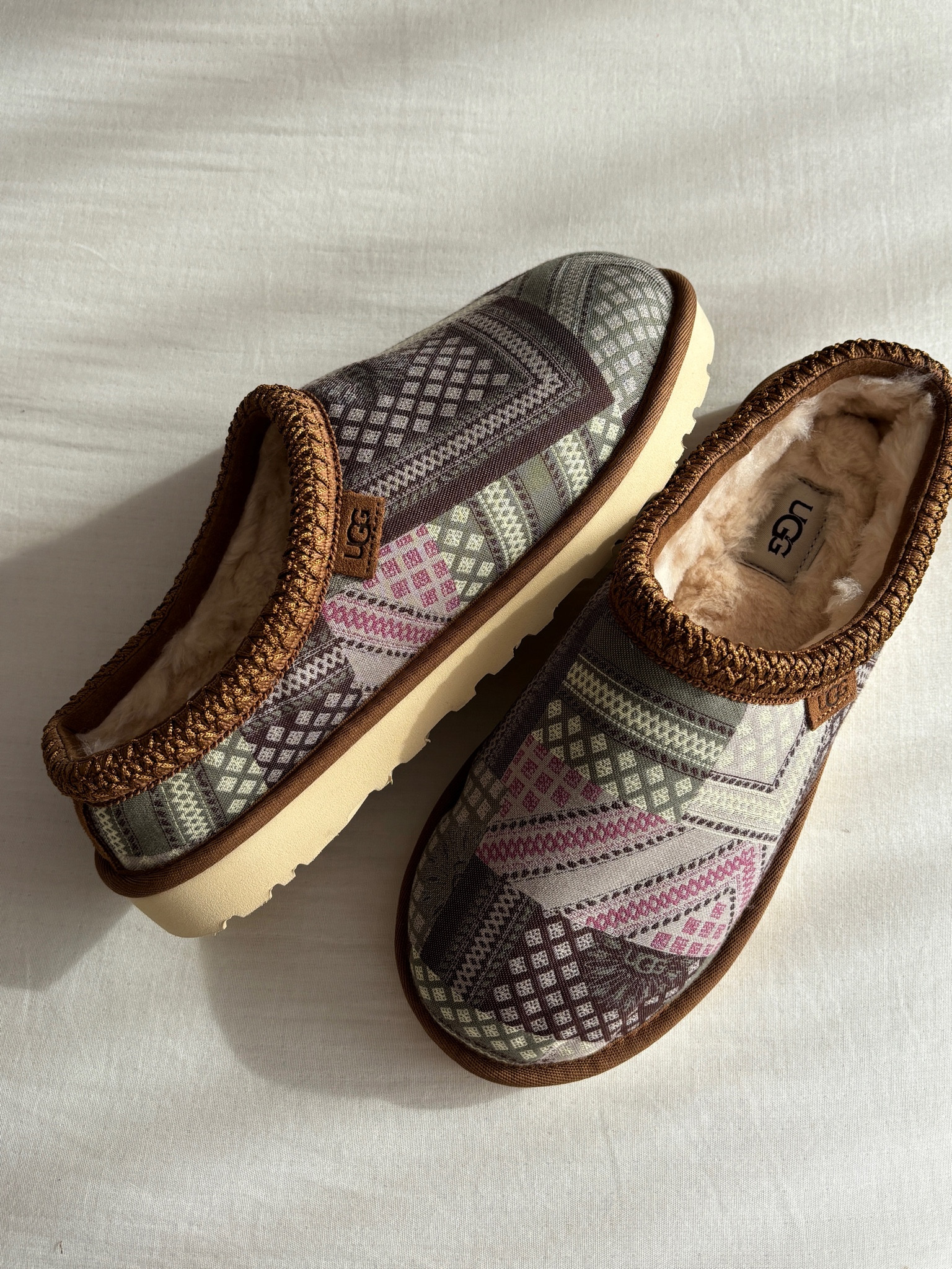 the coziest slippers 🫶🏻

#LTKSeasonal #LTKGiftGuide #LTKshoecrush