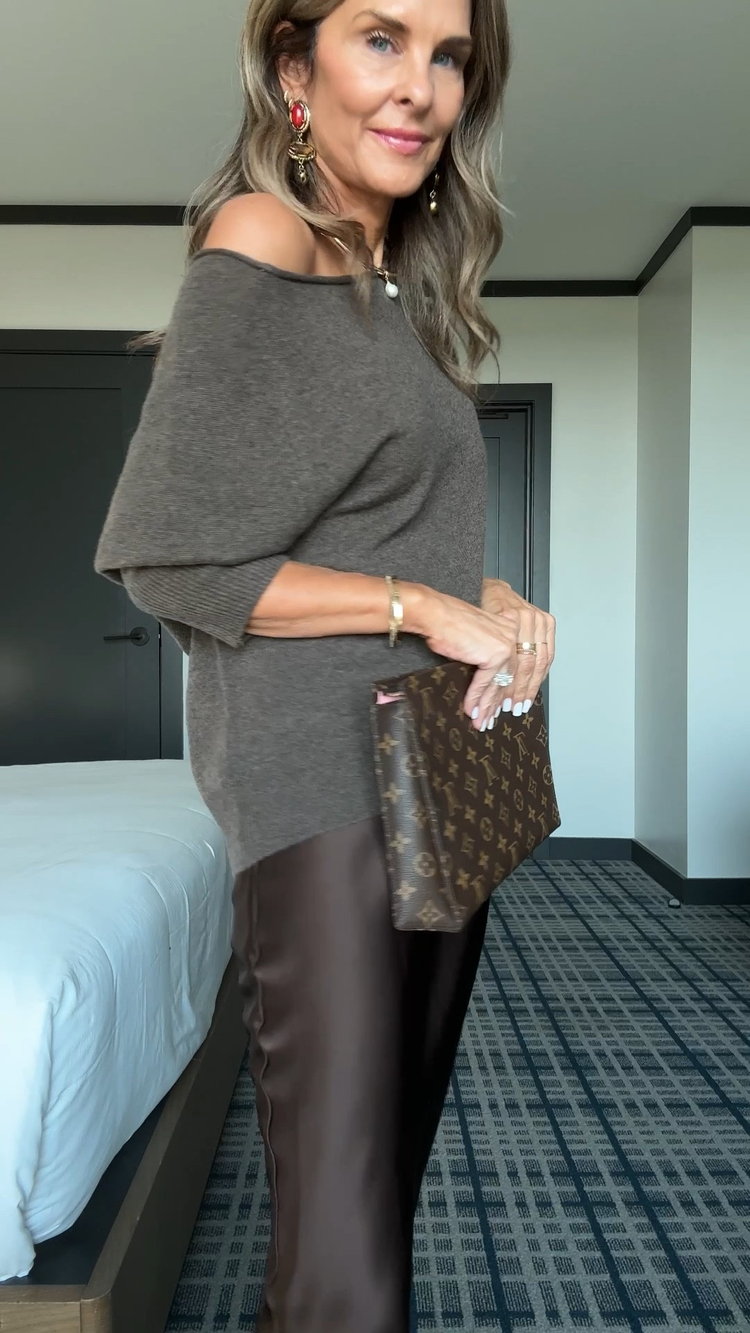 -cashmere off the shoulder sweater sz Small 
-silk midi skirt TTS 
-Zara earrings are light! Not heavy. 
-Thatch code TammyC15

#LTKCon #LTKOver40 #LTKParties