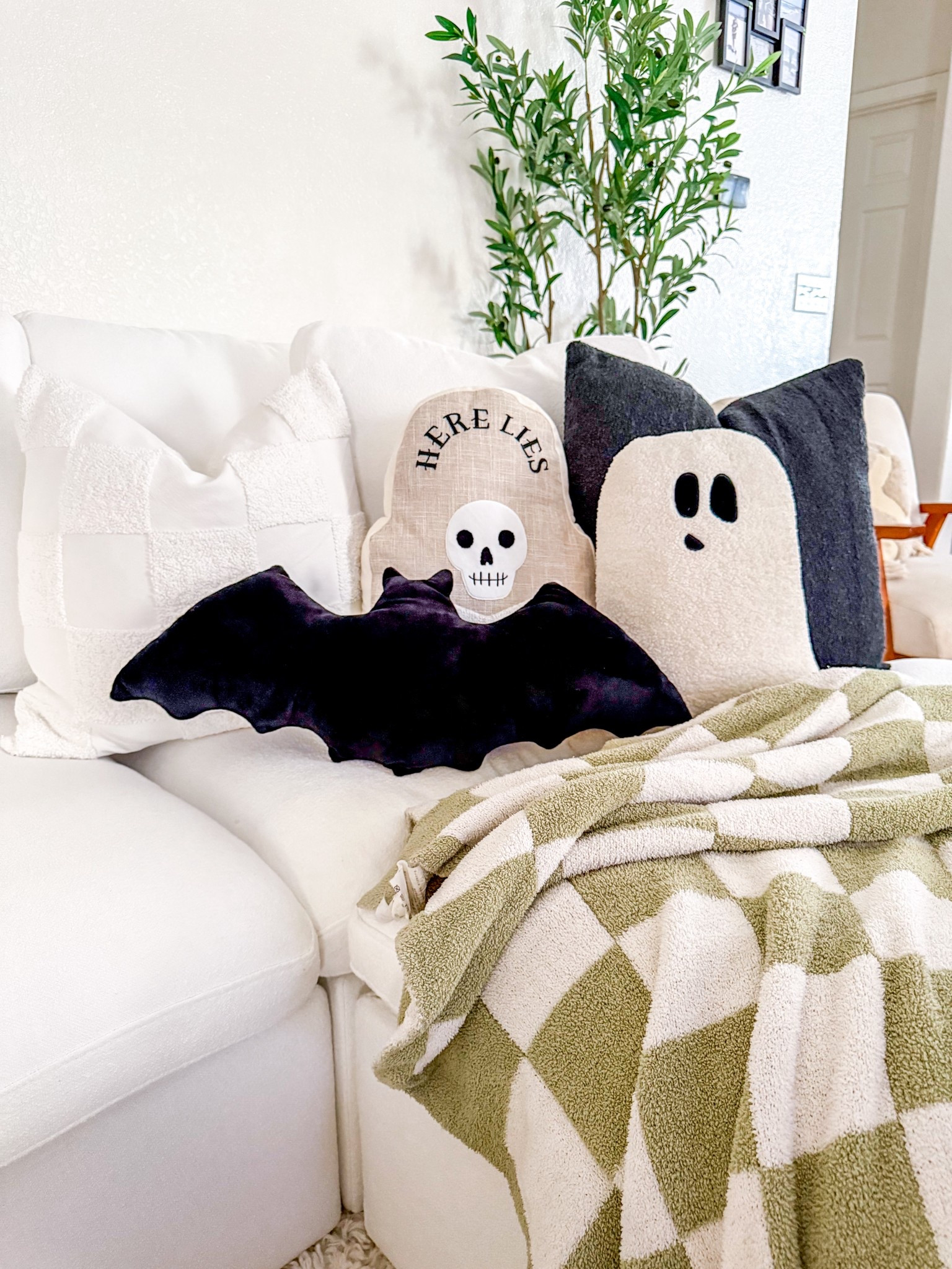 Mix of Amazon & Target 👏🏼👏🏼 

Cutest spooky pillows for the Halloween season! 

#HallowenFinds #HalloweenPillows 

#LTKSeasonal #LTKHalloween #LTKHome