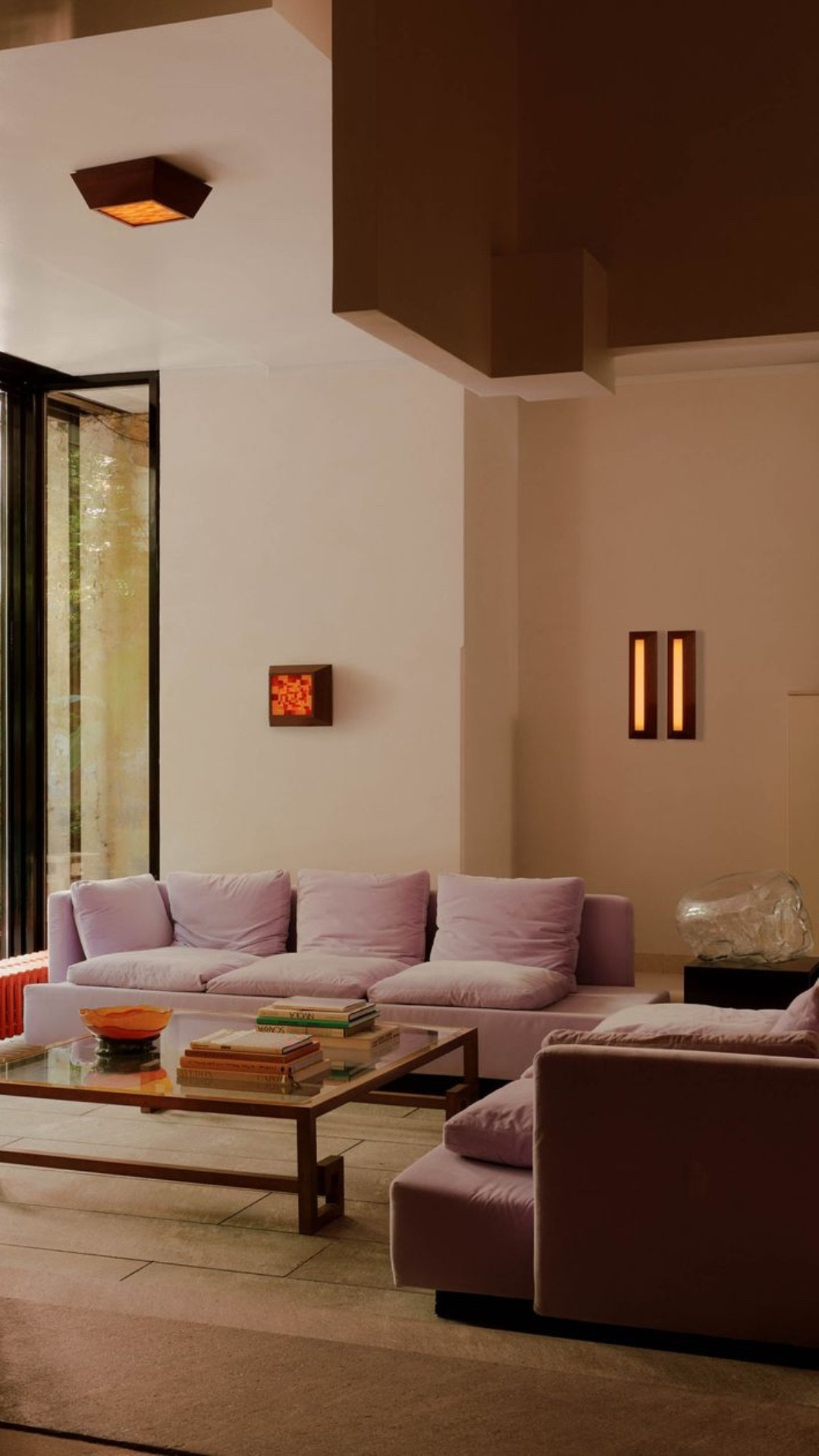 How to create a cozy & ambient room.
1. Layer texture & fabric.
2. Add ambient lighting.