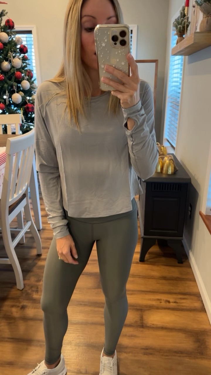 Amazon workout top , amazon fashion , gym outfit , gym top 

#LTKfindsunder50 #LTKfitness #LTKstyletip