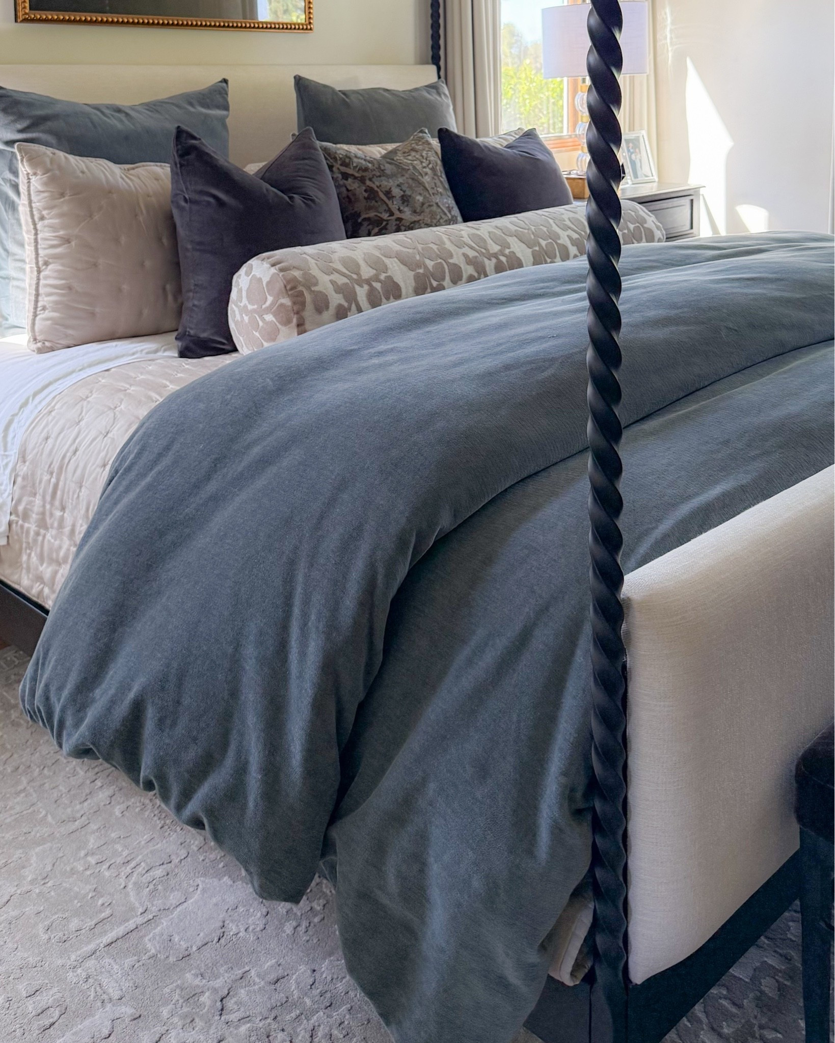 New Amazon duvet insert that is so fluffy, pillowy, and beautiful quality! I have a king with king duvet cover!