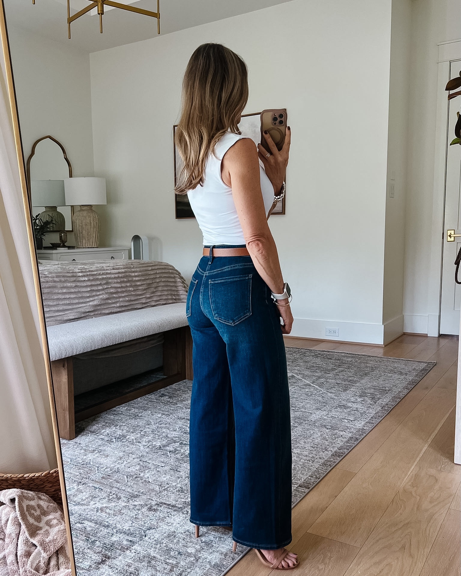 Fall style faves • $50 jeans that give instant booty lift @Quince 

Jeans Fit: I’m wearing a 25