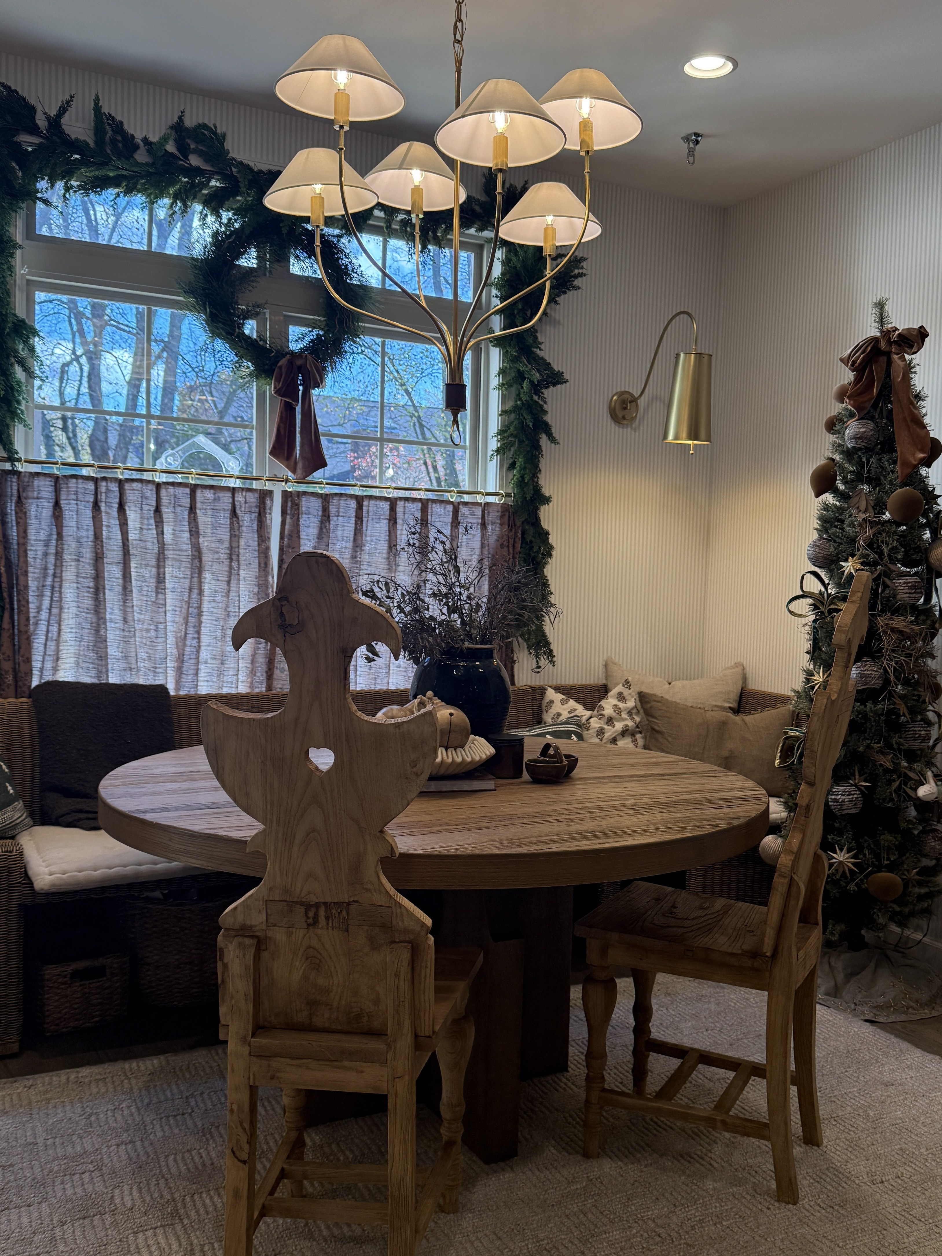  
Our little nook! I love seeing it all decked out for the holidays!
 

#LTKHome #LTKHoliday