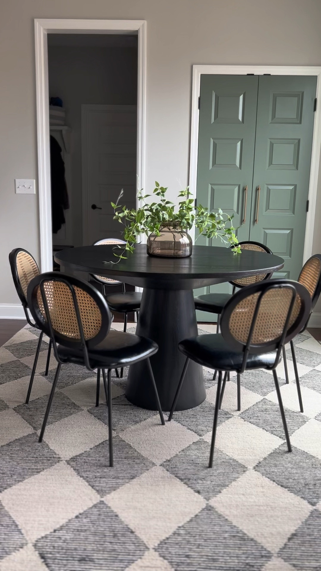 Diamond wool rug

#LTKHome #LTKSaleAlert