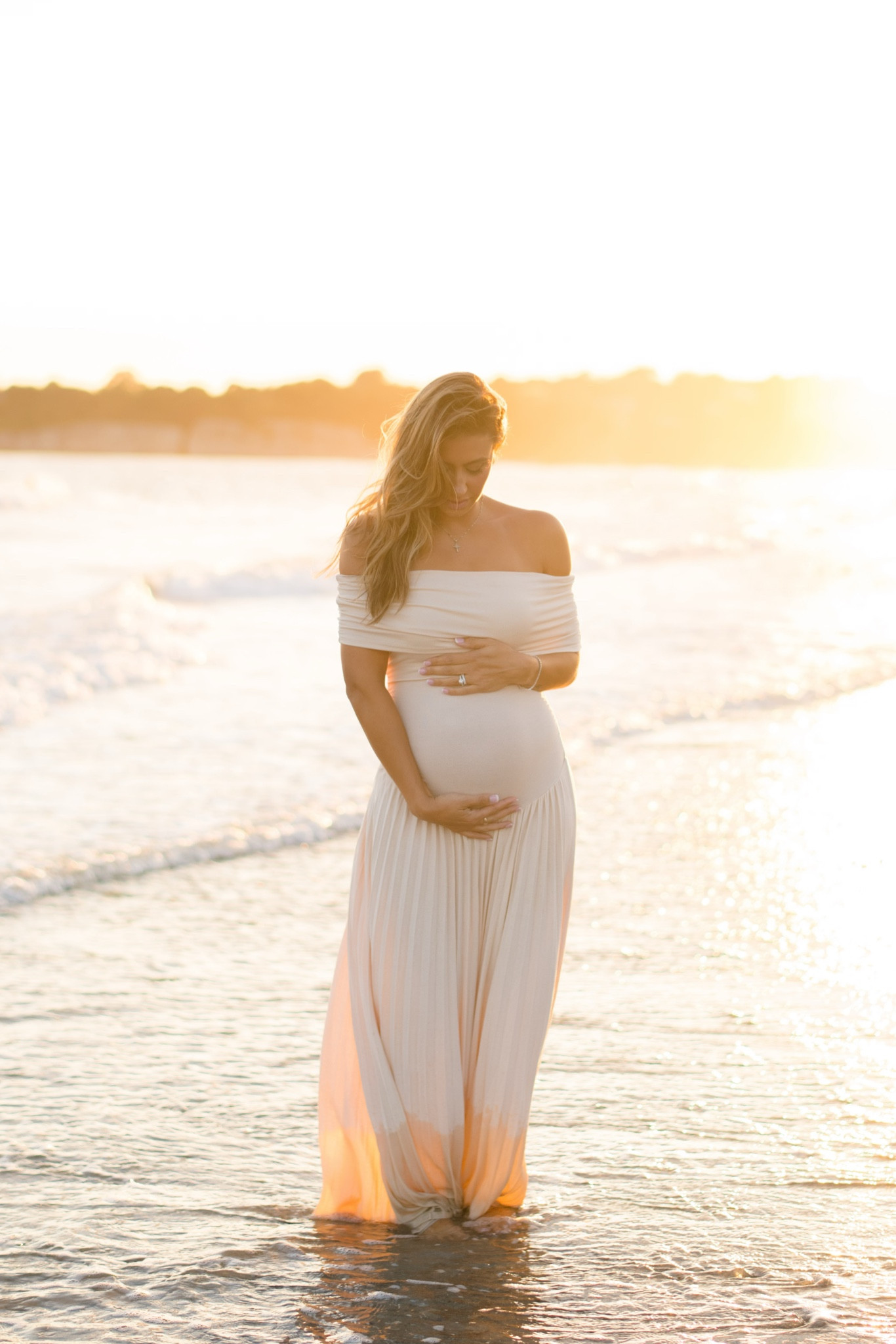Maternity photo 📸

•bump friendly, lioness, bump style, pregnancy fashion, neutral dress, revolve, amazon, Bloomingdale’s, field of dreams dress, family photos 

#LTKBump #LTKFamily #LTKBaby