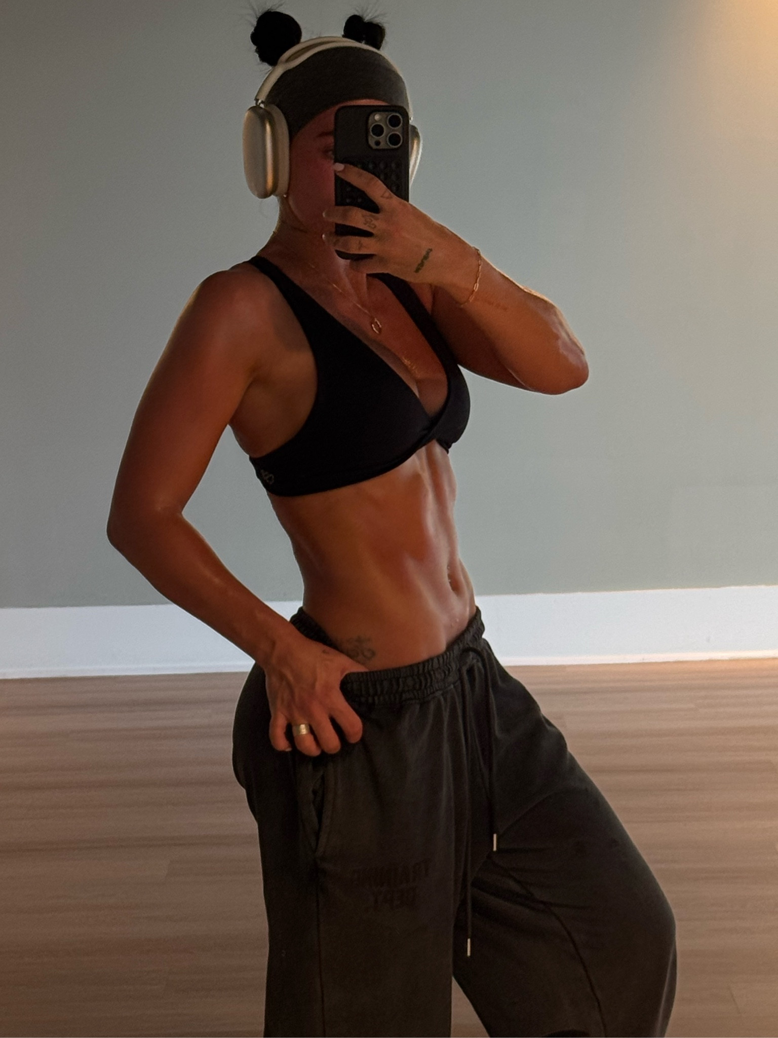 Wearing a size medium 

#LTKFitness