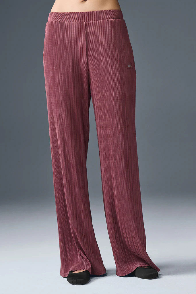 High-Waist Micro Plisse Straight Leg Pant - Burgundy Truffle | Alo Yoga (US)