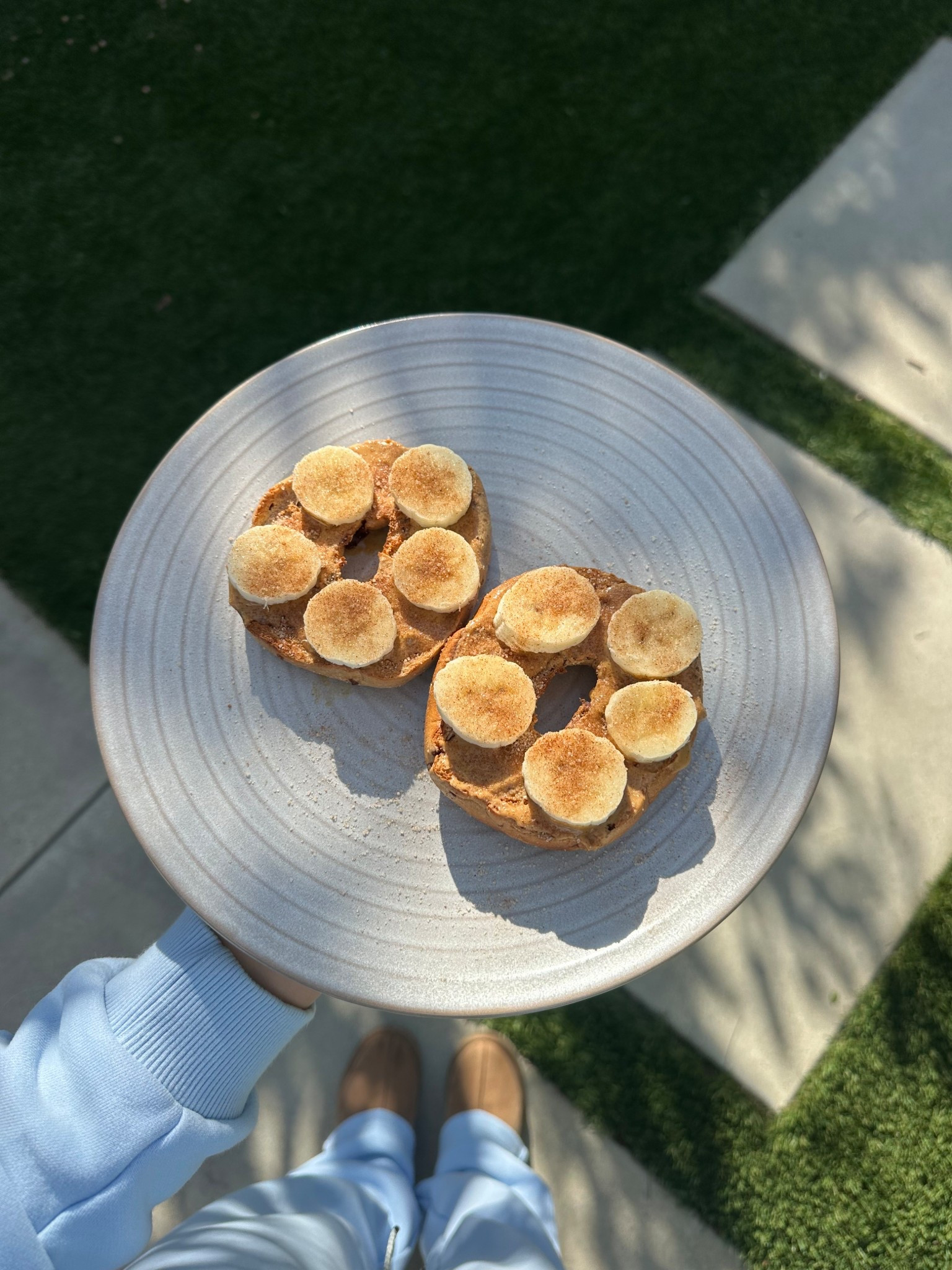 #ad Chunky monkey bagel using Dave’s Killer Bread Cinnamon Raisin Remix® bagels, which are one of my favorite grocery staples! Available at Target #dkbbreadhead #daveskillerbread #killertasteandtexture #TargetPartner #Target @daveskillerbread @target 