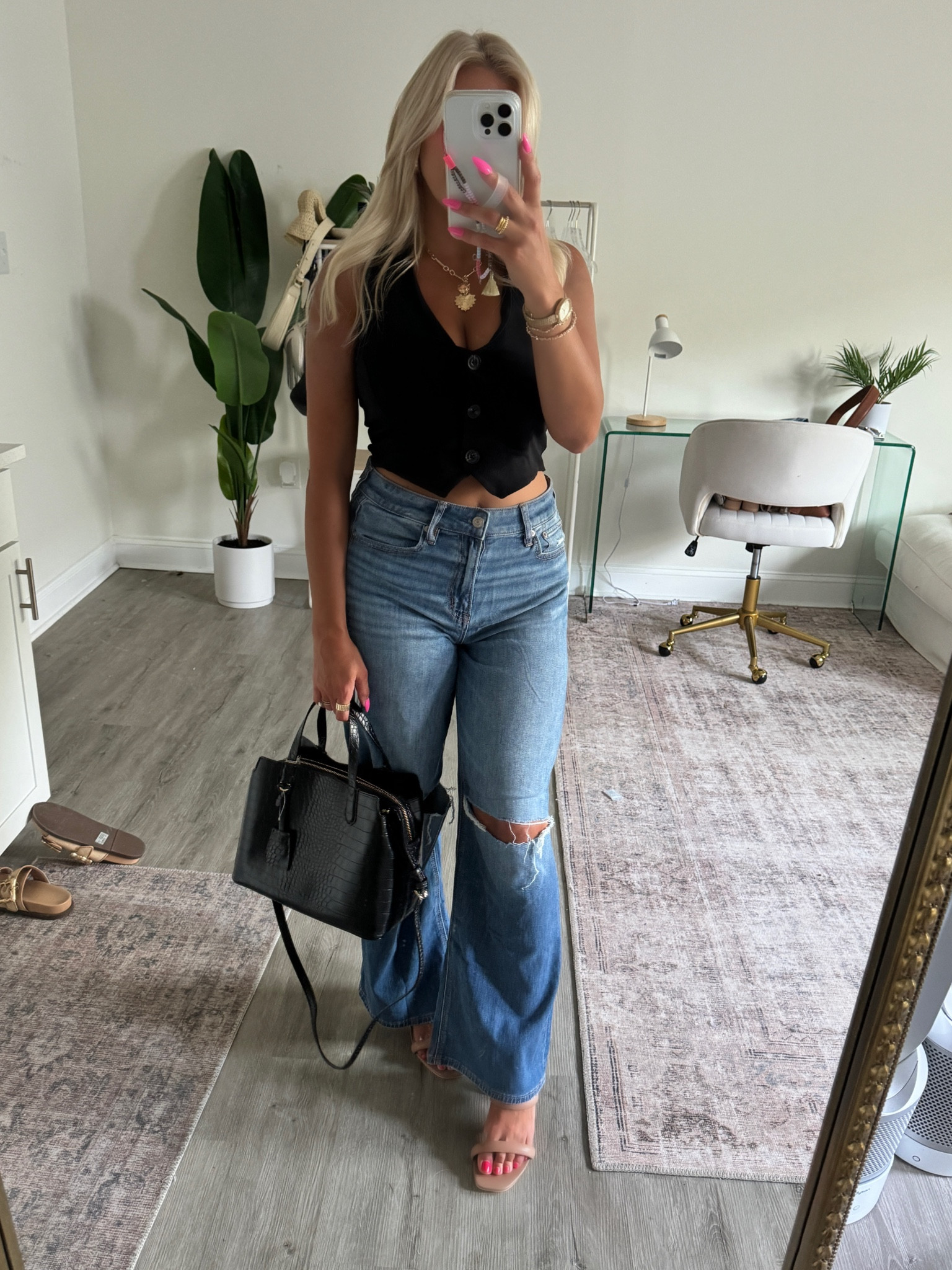 Date night fit! These dreamy drape denim jeans are so good! I did a size 4 so go down one size is my rec! 