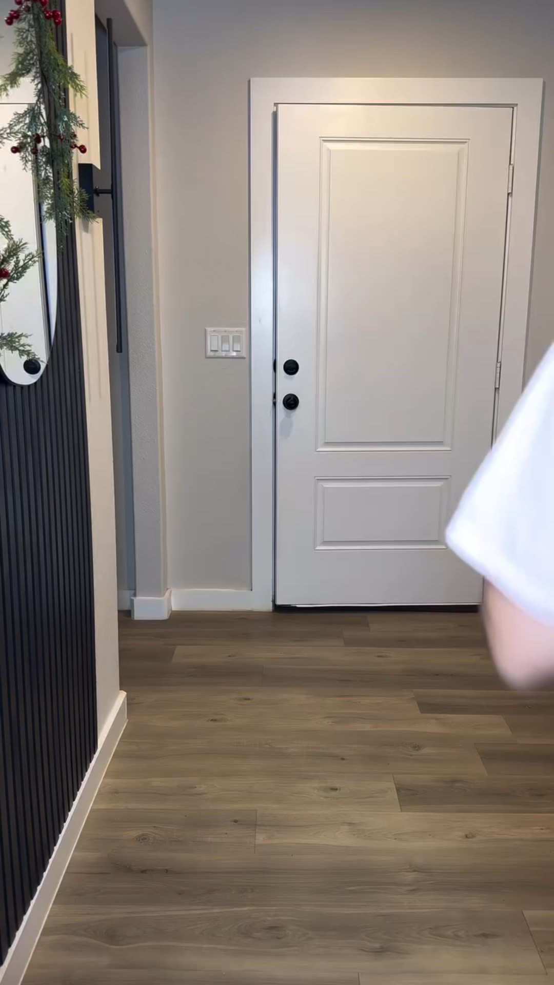 Algo sencillo para algunos, pero muy emocionante para mí. 💛

Después de casi 2 años lavando en laundry, por fin tengo mi espacio y la encimera de @kaboondesk que siempre quise para cuidar mis máquinas y darle ese toque estético que amo.

@yanelkyscastroiglesias 

La armé yo misma 🙌✨ y quedó perfecta.

✨ Recuerda que en mi bio la puedes encontrar 🔗✨

La segunda parte viene pronto… porque lo que voy a poner encima quedó precioso 😍✨

#LaundryRoom #HomeDecor #Organización #MiHogar #AntesYDespués #LaundryMakeover#décor #decoration #motivacion #inspiracion #espaciospequeños #interior #amazon #amazonfinds

#LTKmomlife #LTKHome #LTKActive