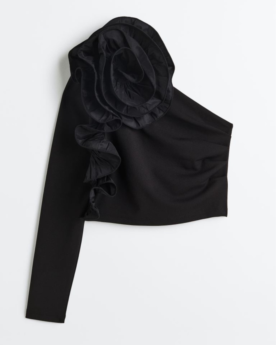 One shoulder top, statement top, one shoulder shirt 

#LTKSeasonal #LTKbeauty #LTKtravel