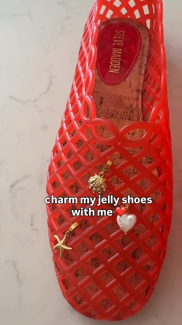 Summer surprises at @nickelandsuede just keep getting better. Nothing surprised me more than discovering I could CHARM MY JELLIES. 😱 now available online @Nickel & Suede
