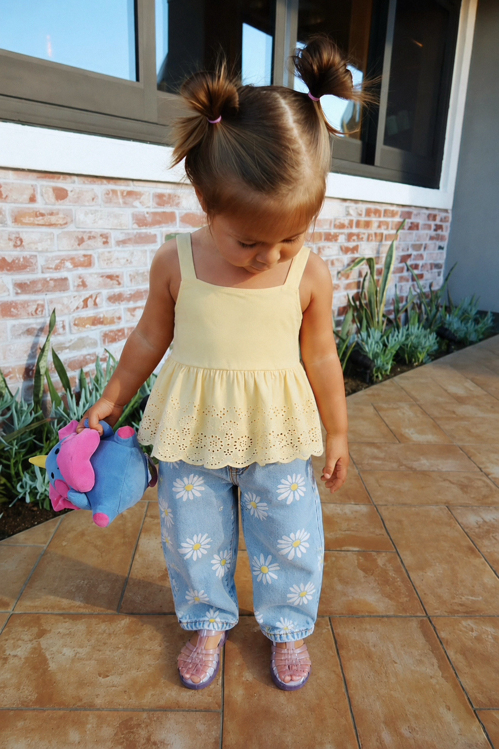 Toddler girl outfit
Gap kids
Toddler girl summer sandals
Summer outfit

#LTKootd #LTKgrwm #LTKKids