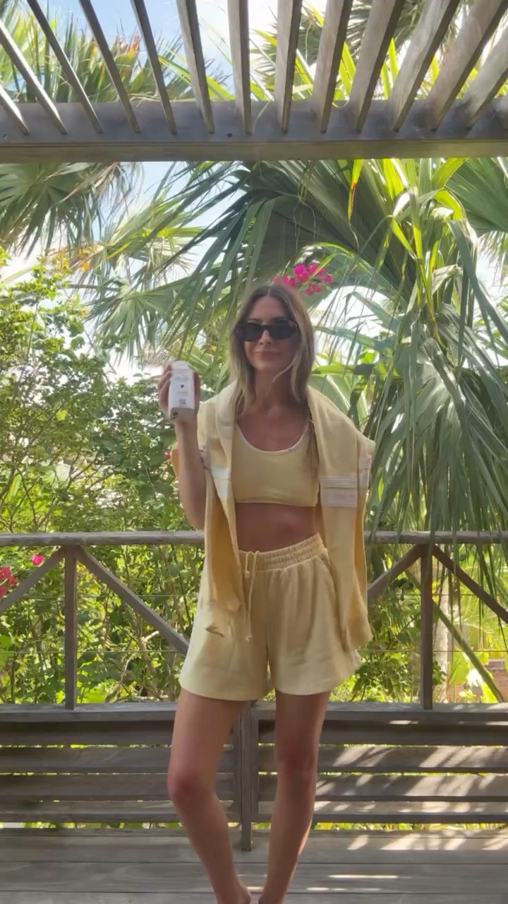 Yellow set - so cute for walks! 💛

#LTKmomlife #LTKootd #LTKgrwm