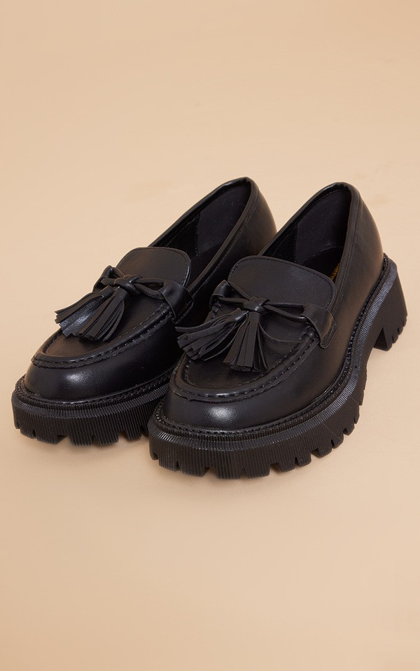 Mocassins en similicuir noir à bout rond semelle chunky franges | PrettyLittleThing (FR)