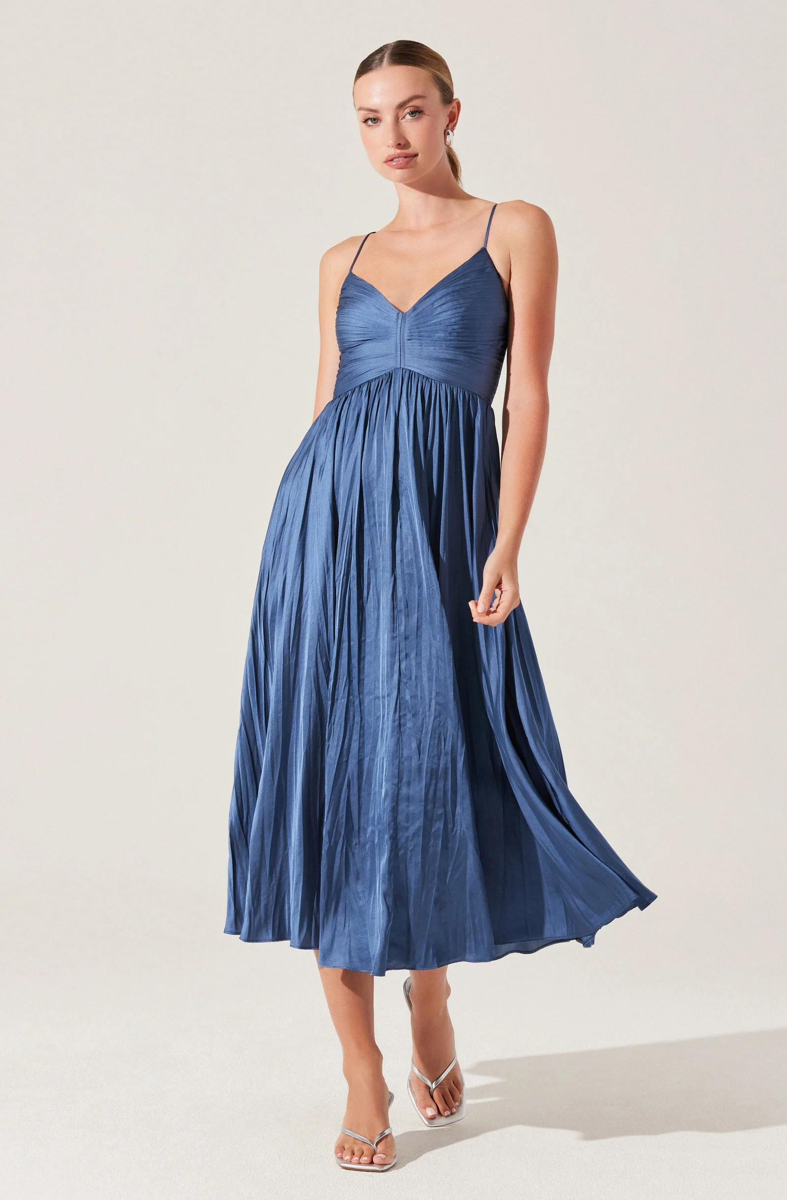 Maeve Pleated Midi Dress - Slate blue / XS | ASTR The Label (US)
