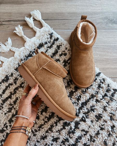 These $69 boots remind me of UGGs …this ultra mini style went super viral this year…and is sold out ..I got these and they are incredible ..I have the uggs too and if you don’t care..save and get these! I did my true sz but if in between maybe sz up 1/2 sz 
Makes an incredible holiday gift!! 



#LTKU #LTKHoliday #LTKshoecrush