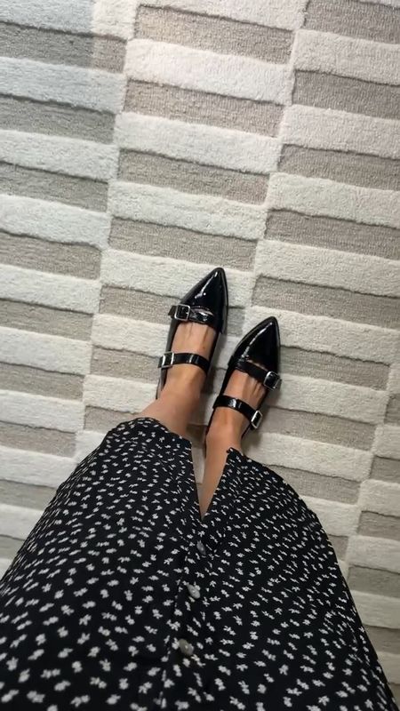 As someone who usually wears sneakers, I cannot say enough good things about these patent leather slingbacks! And drumroll please…. They’re from Old Navy and only $20!!! 

#LTKSaleAlert #LTKFindsUnder50 #LTKStyleTip