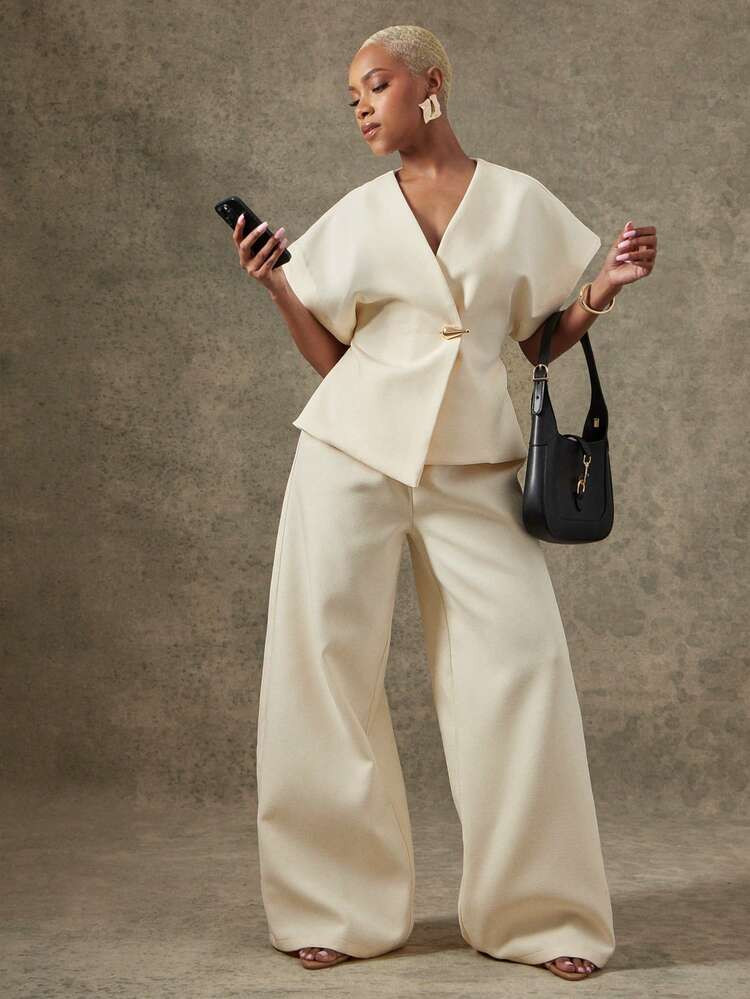 Vixey Textured Woven Single Clasp V Neck Wide Leg Jumpsuit | SHEIN