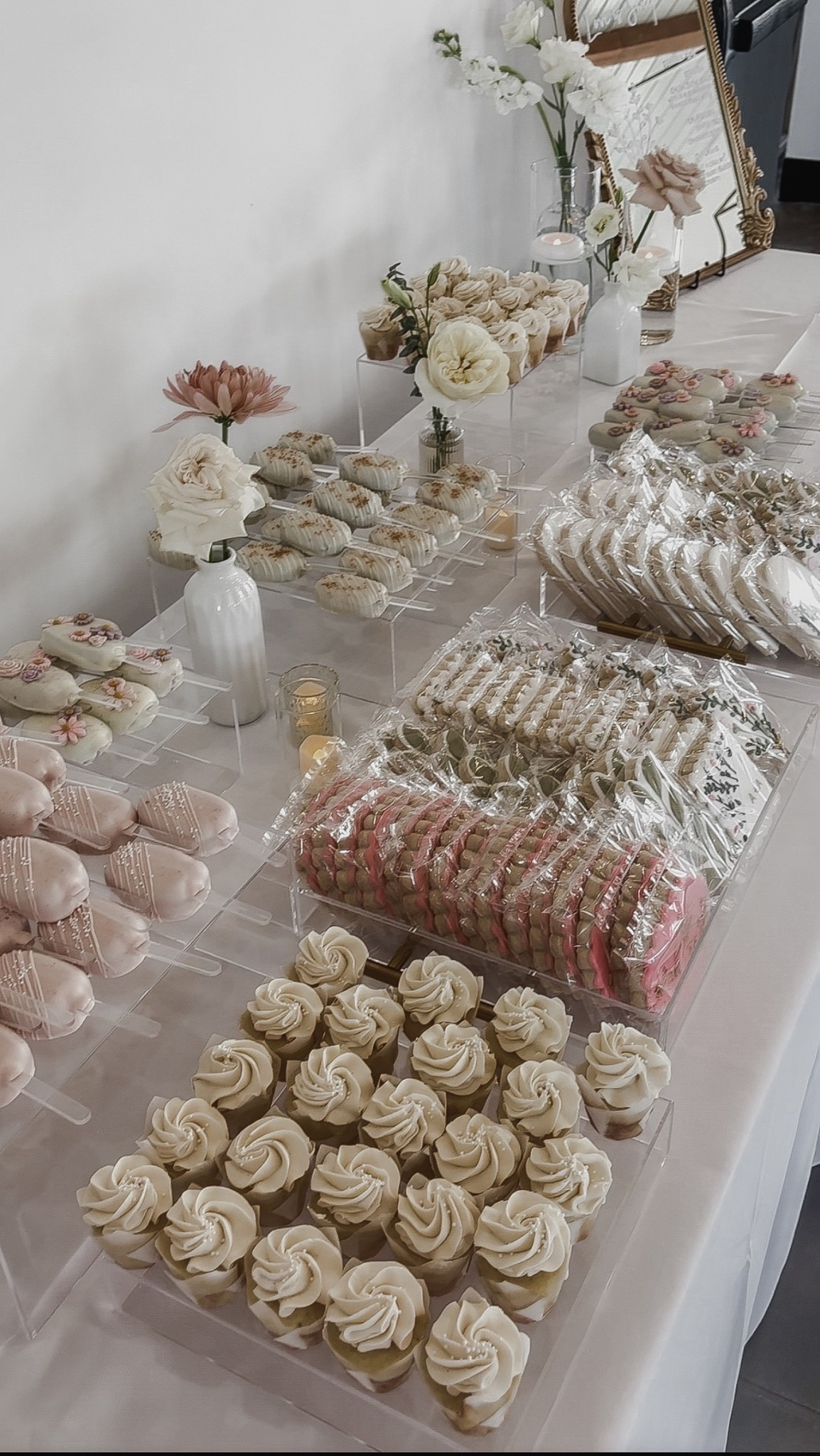 Dessert table acrylic trays and risers! Perfect for a clean and cohesive look. 

#LTKHome #LTKParties