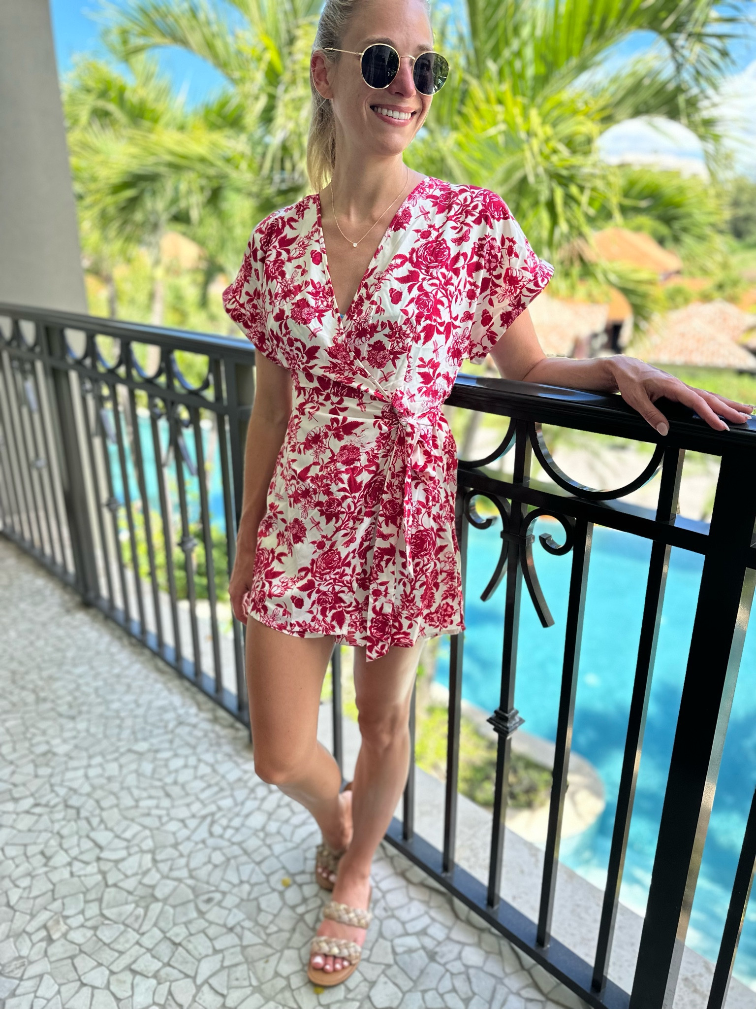 Romper that looks like a dress! size XS TTS

Summer Dress. Summer style. Beach vacation. Vacation Dress. Vacation outfit honeymoon. Swimsuit coverup. Bikini coverup. Resort wear. Summer style.     

#LTKswim #LTKtravel #LTKunder50