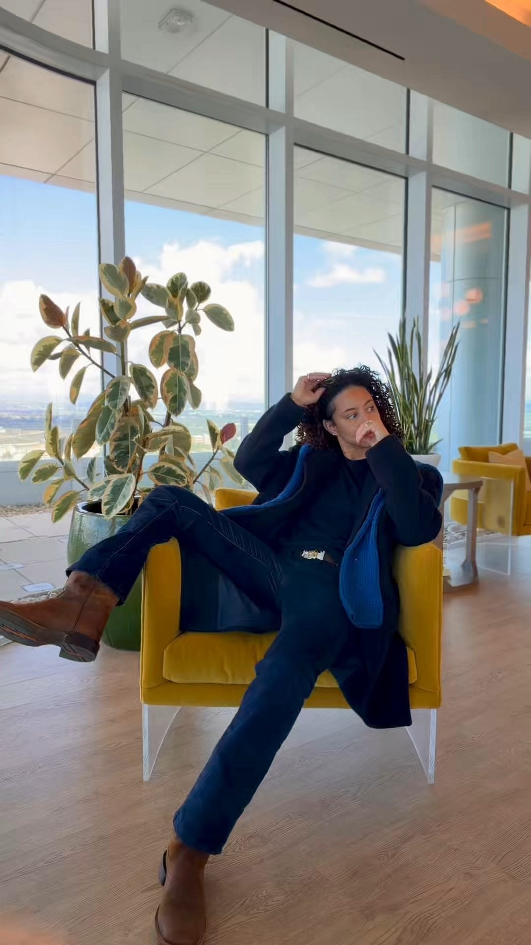 The mood is navy.

#LTKootd #LTKOver40 #LTKMidsize