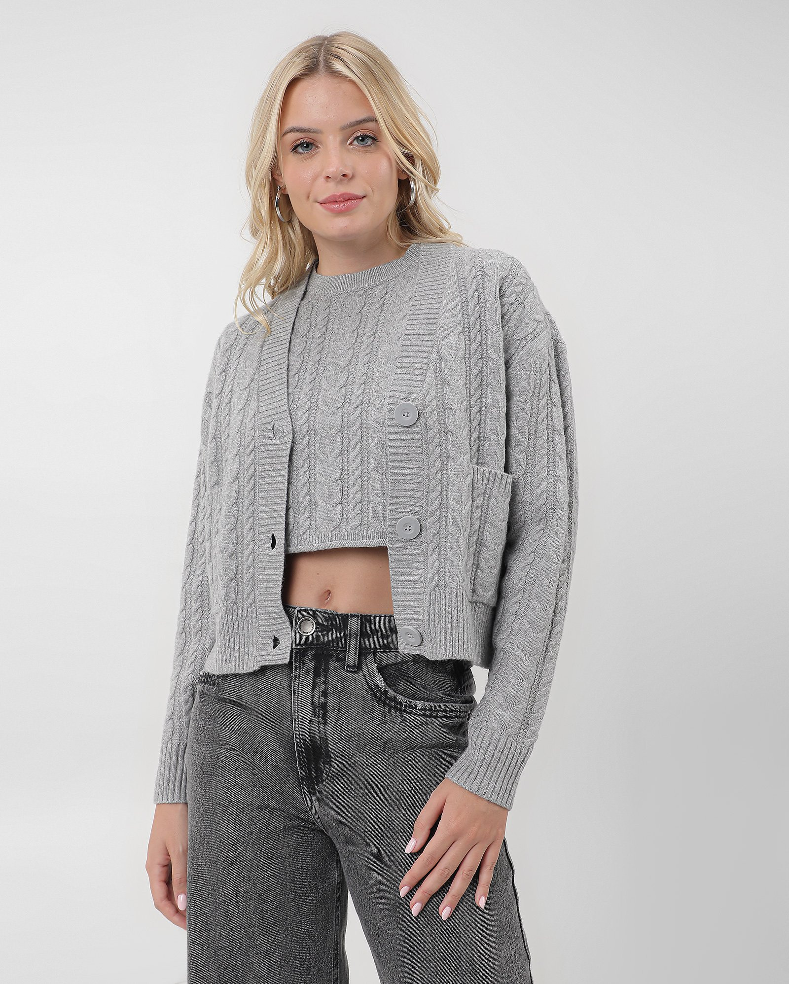 Cardigan feminino de tricot com bolsos cinza | Pool by Riachuelo | Riachuelo (BR)