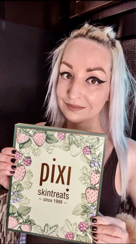 A 3-in-1 tonic from @pixibeauty 😍💙 #pixibeautypartner 
This antioxidant tonic is an essence, toner + serum all in one! ☝🏻💛 Helps to balance and hydrate your skin 👏🏻 #pixibeauty 

➡️ Contains an infusion of Nordic Superfood Berries including Cloudberry, Lingonberry, Strawberry & Blueberry.
➡️ alcohol free 
➡️ paraben free 

Shop @pixibeauty on my LTK 🔗 

#LTKBeauty