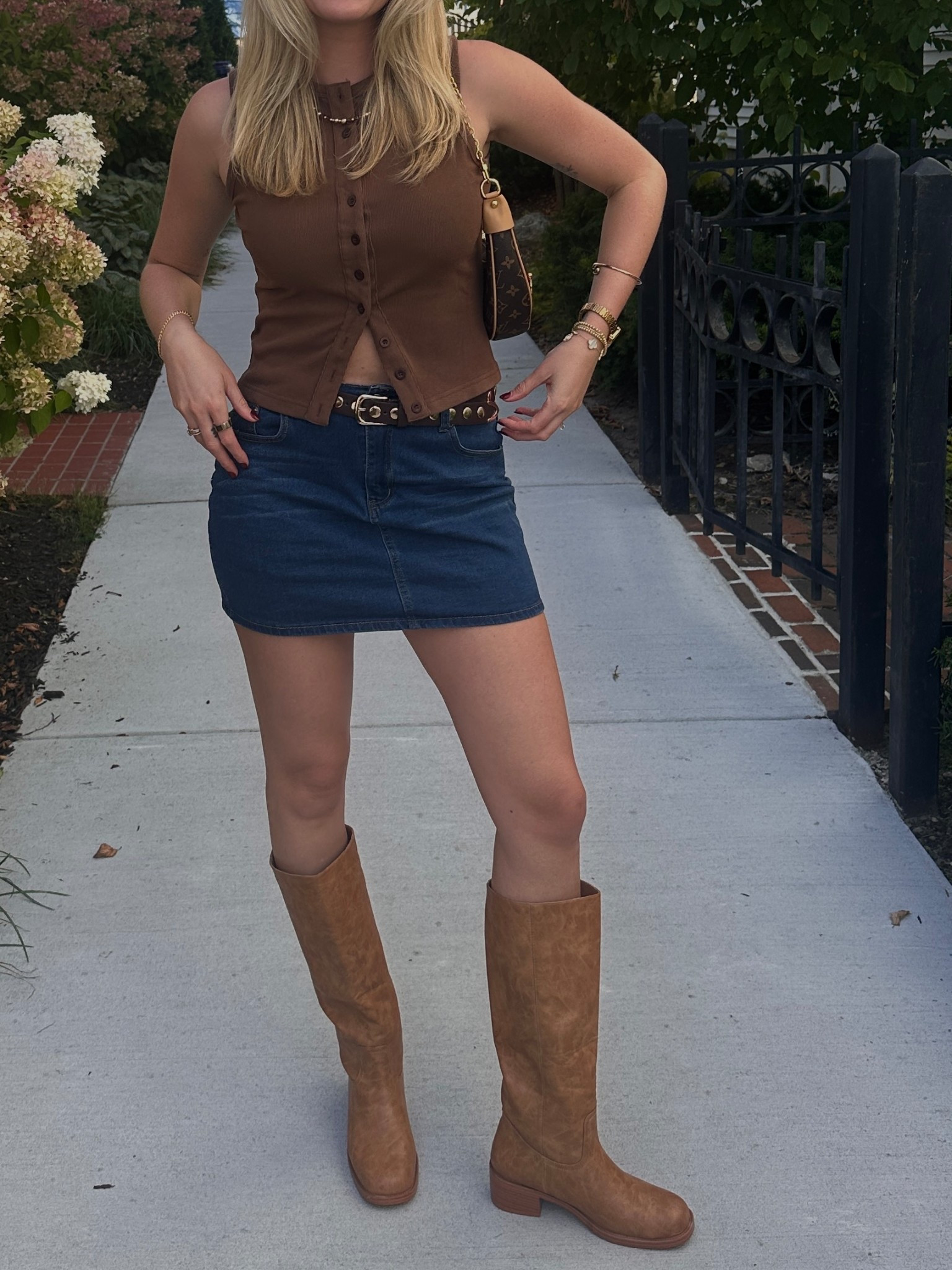was obsessed with this fit 🤎🍂

#LTKFindsUnder50 #LTKSaleAlert #LTKStyleTip