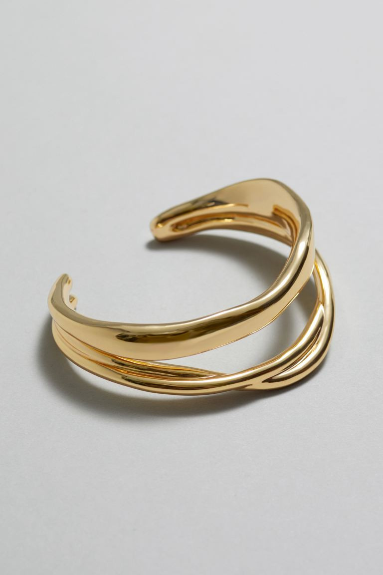 Sculptural Cuff Bracelet - Gold - Ladies | H&M GB | H&M (UK, MY, IN, SG, PH, TW, HK)