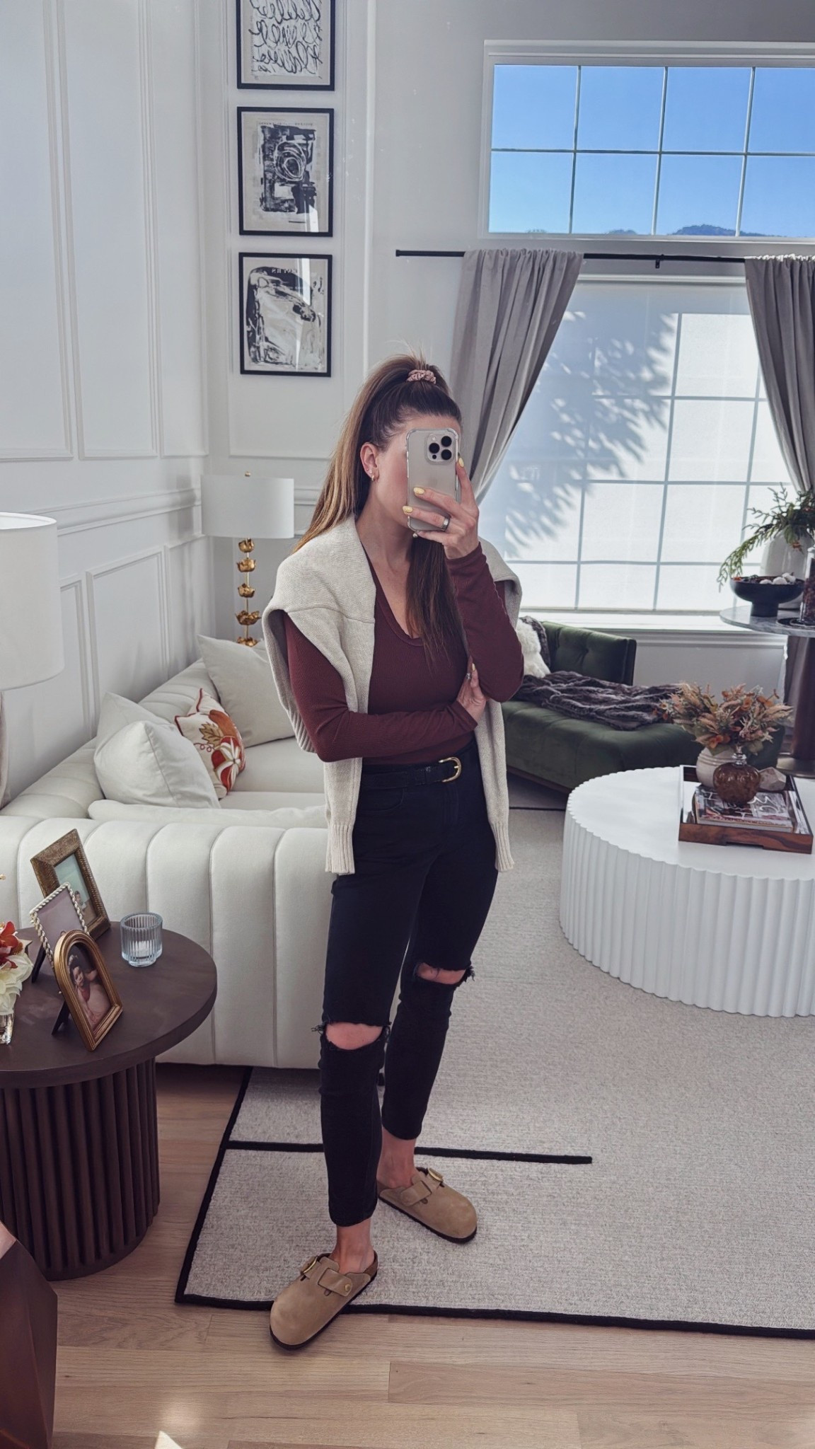 Fall school pick up look/fit 

Cozy clogs 
Neutral colors 
Ribbed long sleeve 
Oversized sweater 
Mid waist jeans 


#LTKSeasonal #LTKStyleTip #LTKShoeCrush