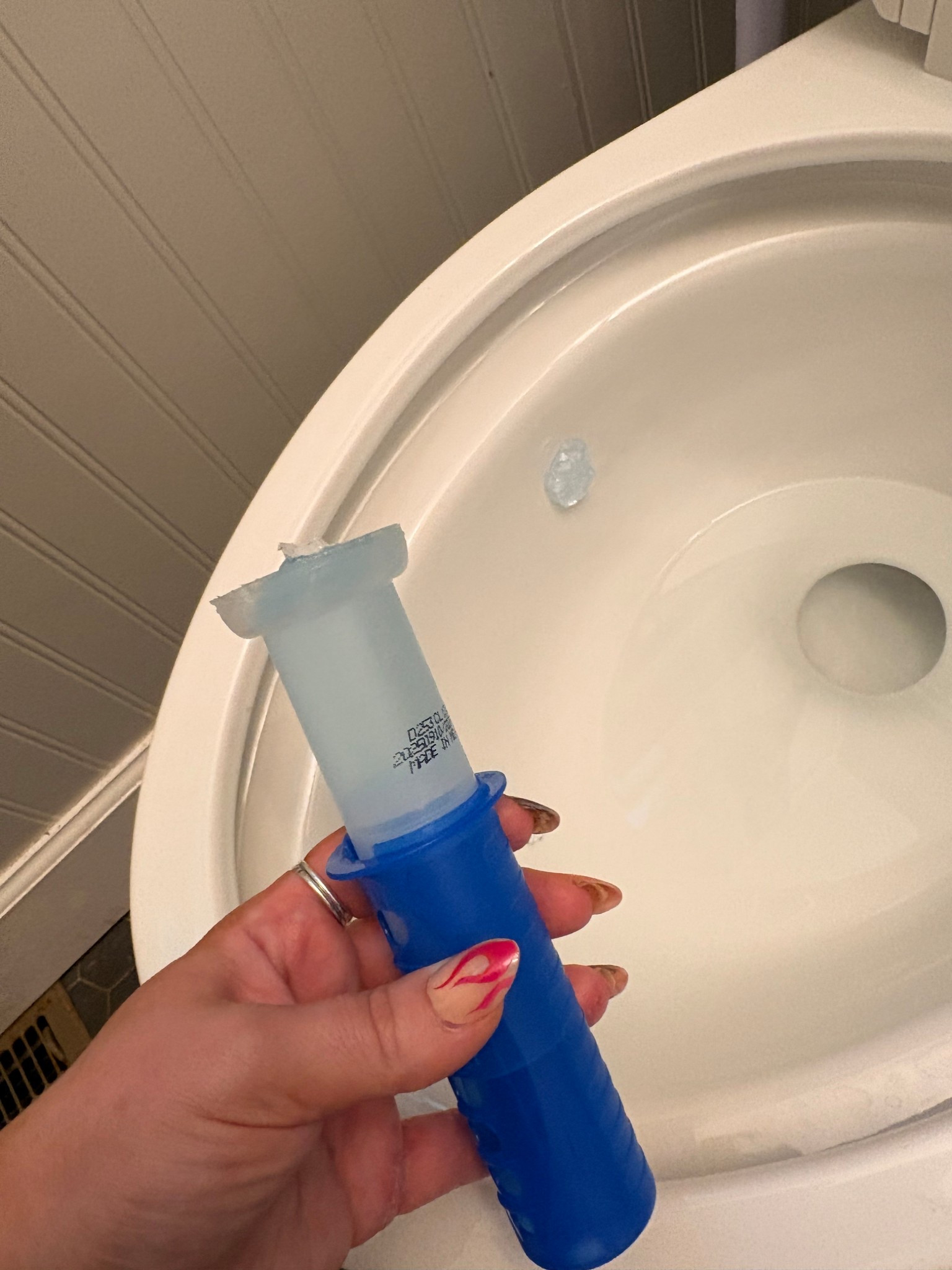 Hands free cleaning with each flush, no scrubbing needed. Keeps toilet fresh for up to 12 days per stamp application. Helps prevent hard water stains and limescale build up

#LTKmorningroutine #LTKHome #LTKmomlife