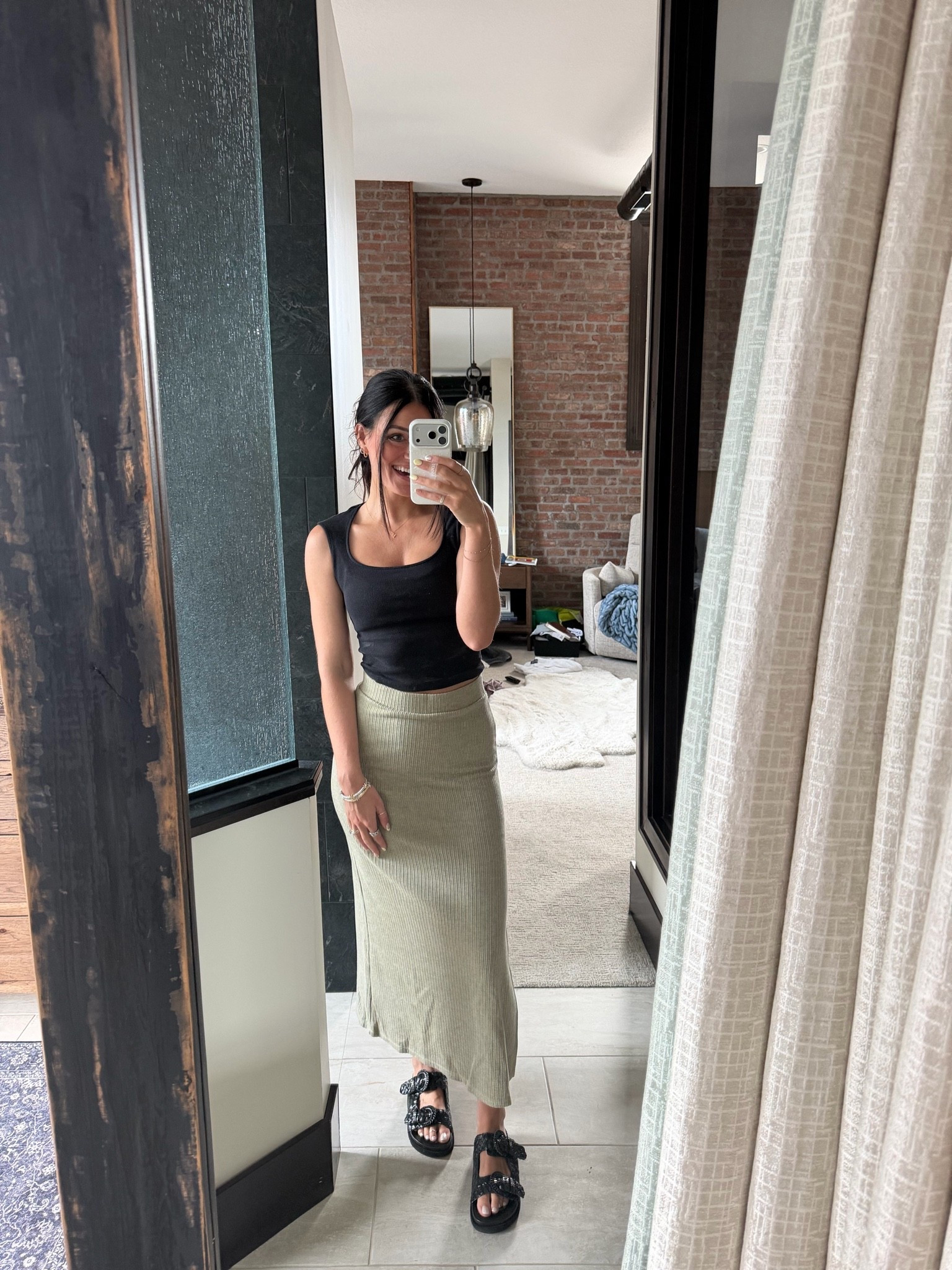 This skirt is a MOMENT! I need it in every color. I’m wearing a small. Fits true to size!!

#LTKdayinmylife #LTKootd