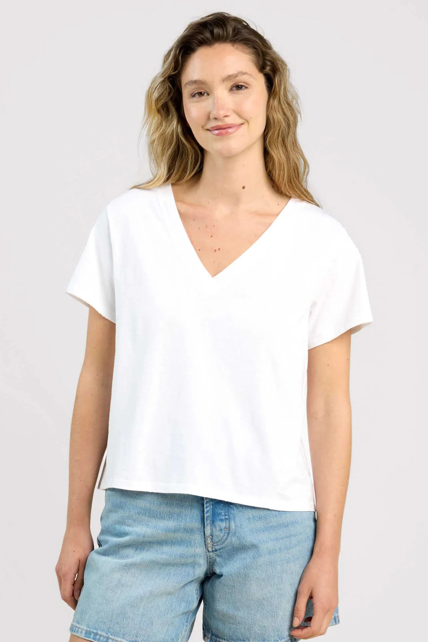 Vintage Cotton V-Neck Everyday T-Shirt | White M | nuuds