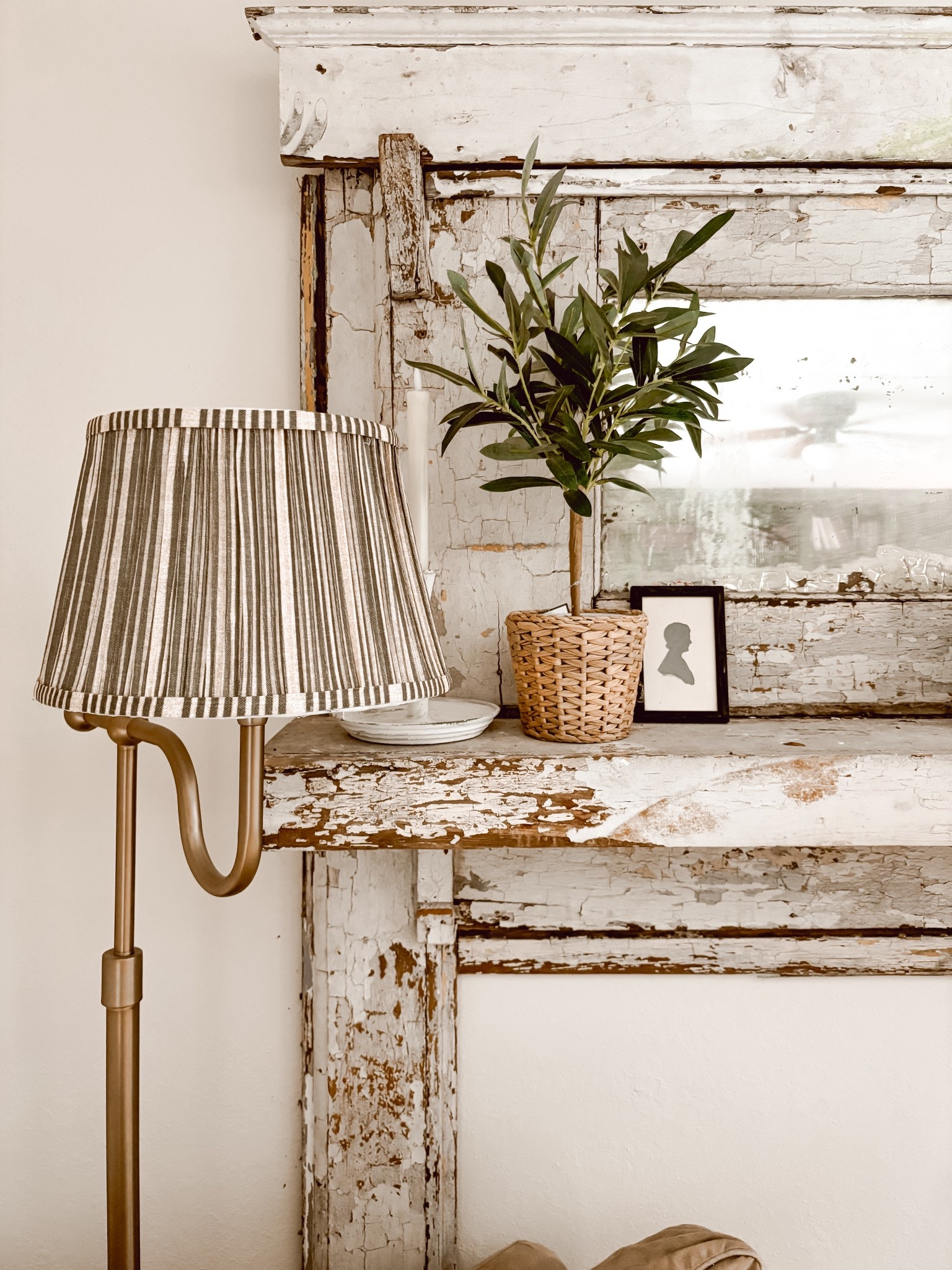 This cozy cottage lampshade is perfect for Fall and only $20!

#LTKFindsUnder50 #LTKSeasonal #LTKHome