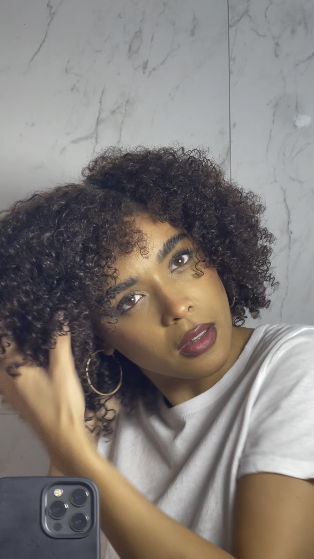 Se tem uma coisa que eu não abro mão, é uma finalização pratica mas que me entregue o máximo de resultado no meu dia a dia.
A barrinha 2 em 1 da B Hulmann é a melhor definição de praticidade, antes de sair completamente do banho eu já gosto de passar ela nos fios bem encharcados, logo após eu venho com o óleo no cabelo úmido ,pois ajuda no controle do frizz e em seguida já veio fazendo toda a finalização mecha por mecha com a barrinha, o segredo é umedecer bem cada mecha, Por ser um produto sólido, tem uma maior concentração de ativos, funcionando para todas as curvaturas, ela tem 12 oléos vegetais nutri-funcionais e pode ser usada também na etapa de tratamento nutrindo profundamente seus fios

#LTKbeleza #LTKbrasil