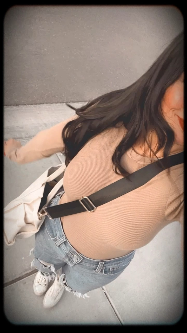 Weekend OOTD 🤎 softest crew neck ever!!! In love 🥰 

Shirt: small
Jeans: 6

#LTKfit #LTKitbag #LTKstyletip
