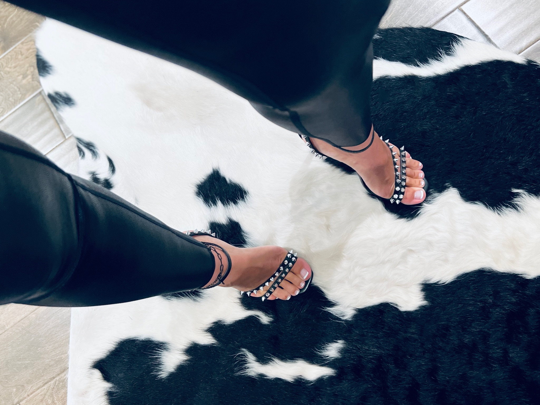 these leggings are ahhhhmazing & so comfy!! 🖤

#LTKunder50 #LTKsalealert #LTKstyletip