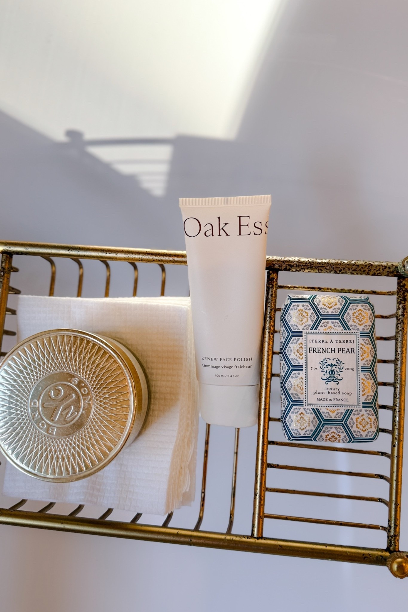 Prime Day Alert 🚨 

I love this Oak Essentials Renew Face Polish! It has gentle, biodegradable beads that help prevent over-exfoliation, so it's perfect for mature skin.