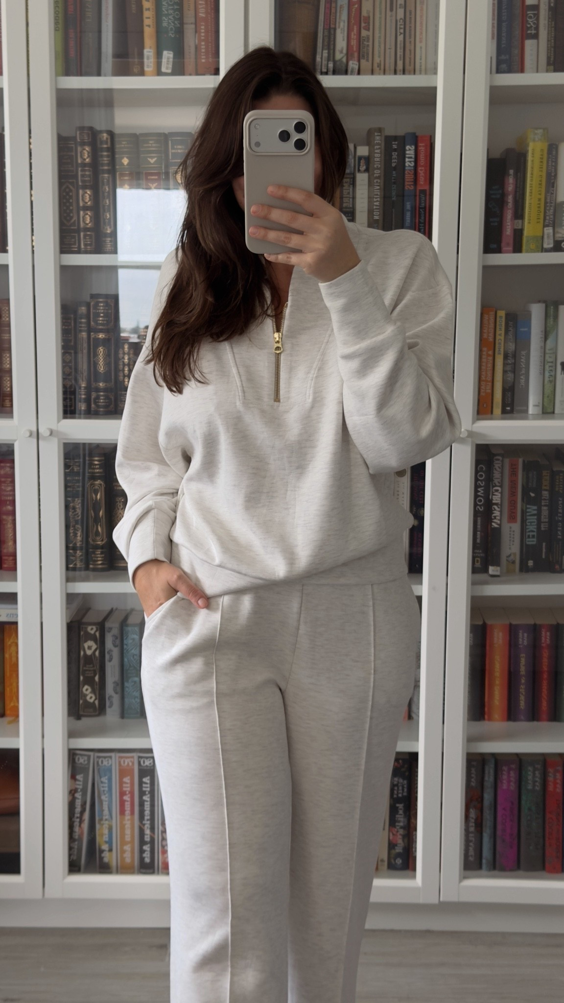 The most comfortable I’ve ever been for a travel day ✈️🤍

@Varley 

Wearing size M in both pieces

#LTKdayinmylife #LTKgrwm #LTKTravel