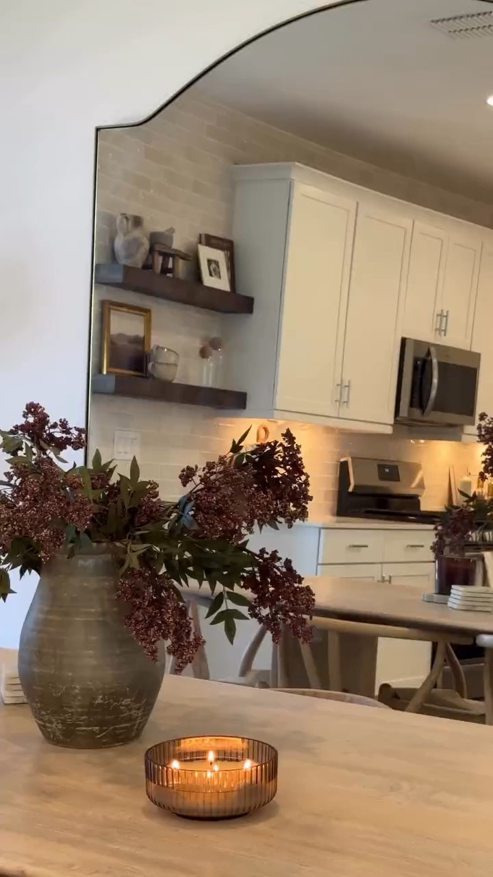 this is one of those small things that makes the biggest difference when styling stems 🤍 if your arrangements have ever felt a little off or flat, it’s usually just the height and how they sit in the vase!

I always adjust and bend mine to get a more natural, fuller look and it instantly makes everything feel more put together🫶🏼 

#homedecortips #homeinspo #vasearrangement #homestyleideas #homestyle

#LTKHome