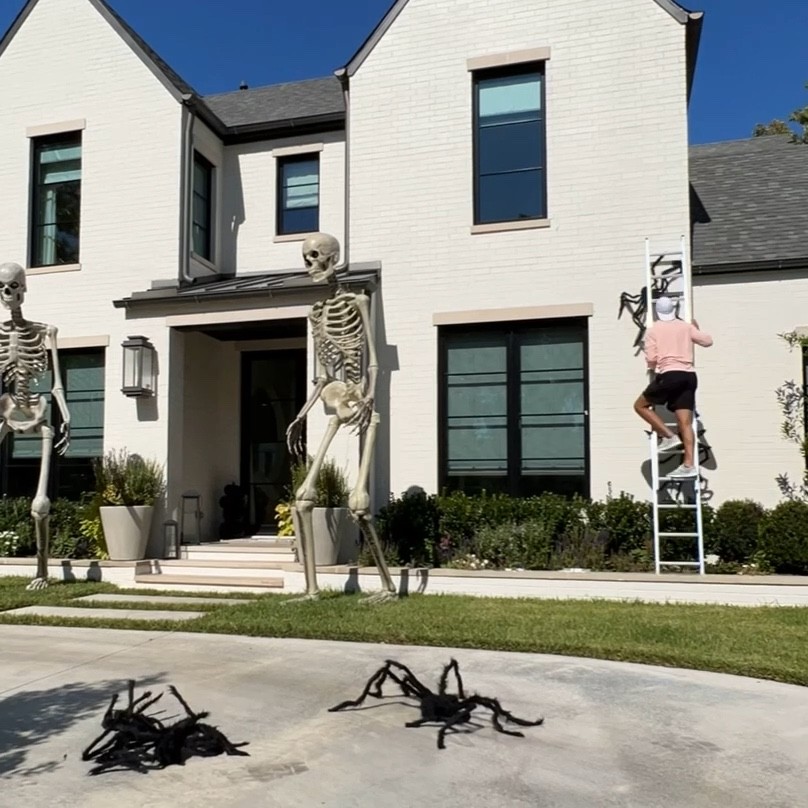 Outdoor spiders! Hang with these zip ties + command hooks! 

#LTKHalloween