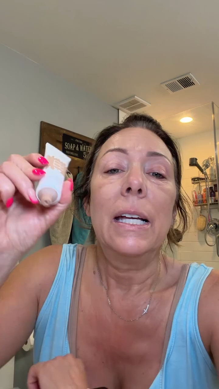 Tarte BB Blur provides lightweight coverage with a smooth, soft-focus finish that helps blur the appearance of pores and create a natural look.@tarte cosmetics #Tarte #NoMakeupMakeup #SoftGlam #makeuproutine