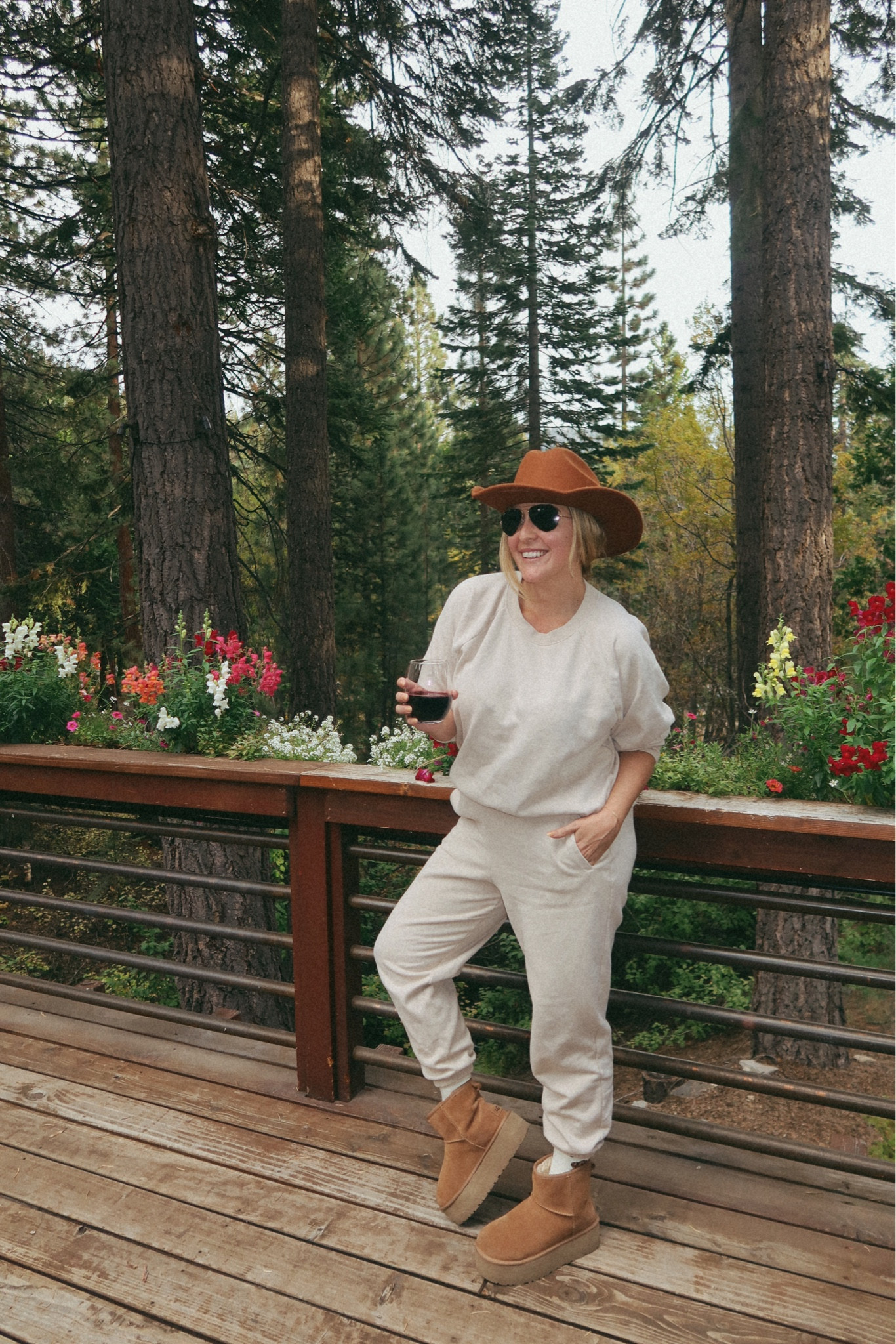 matching sweat suit
gap set, vintage joggers
platform Uggs 

#LTKmidsize #LTKshoecrush #LTKstyletip
