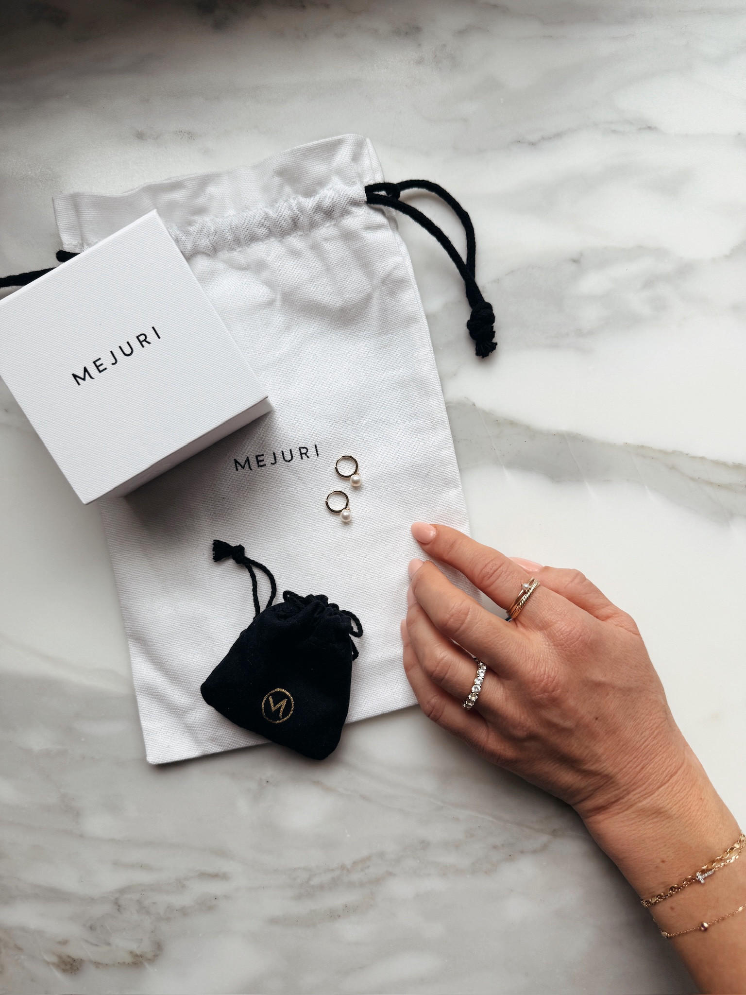 Brand new pieces from Mejuri for Valentine’s Day – these make great gifts for a loved one or for yourself! All three pairs of earrings can be worn daily or dressed up for a fun event, and the lab-grown white sapphire eternity band is perfect for stacking or wearing on its own. 

@mejuri #MejuriPartner #MyMejuri 
