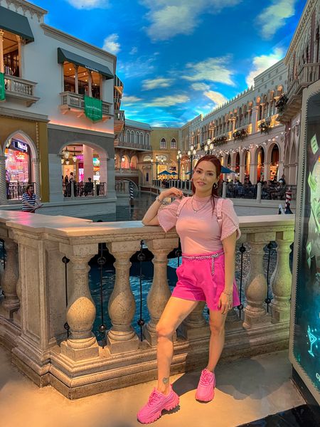 The perfect outfit for a day of walking on the Las Vegas strip. #amazonfashion

#LTKFindsUnder100 #LTKStyleTip